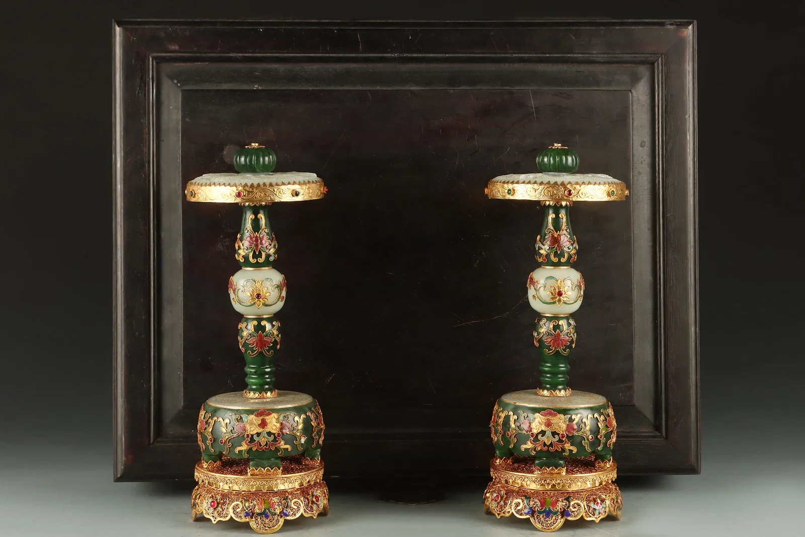 A pair of Exquisit Filigree Gilt Inlaid Hotan Jade Hatstand
