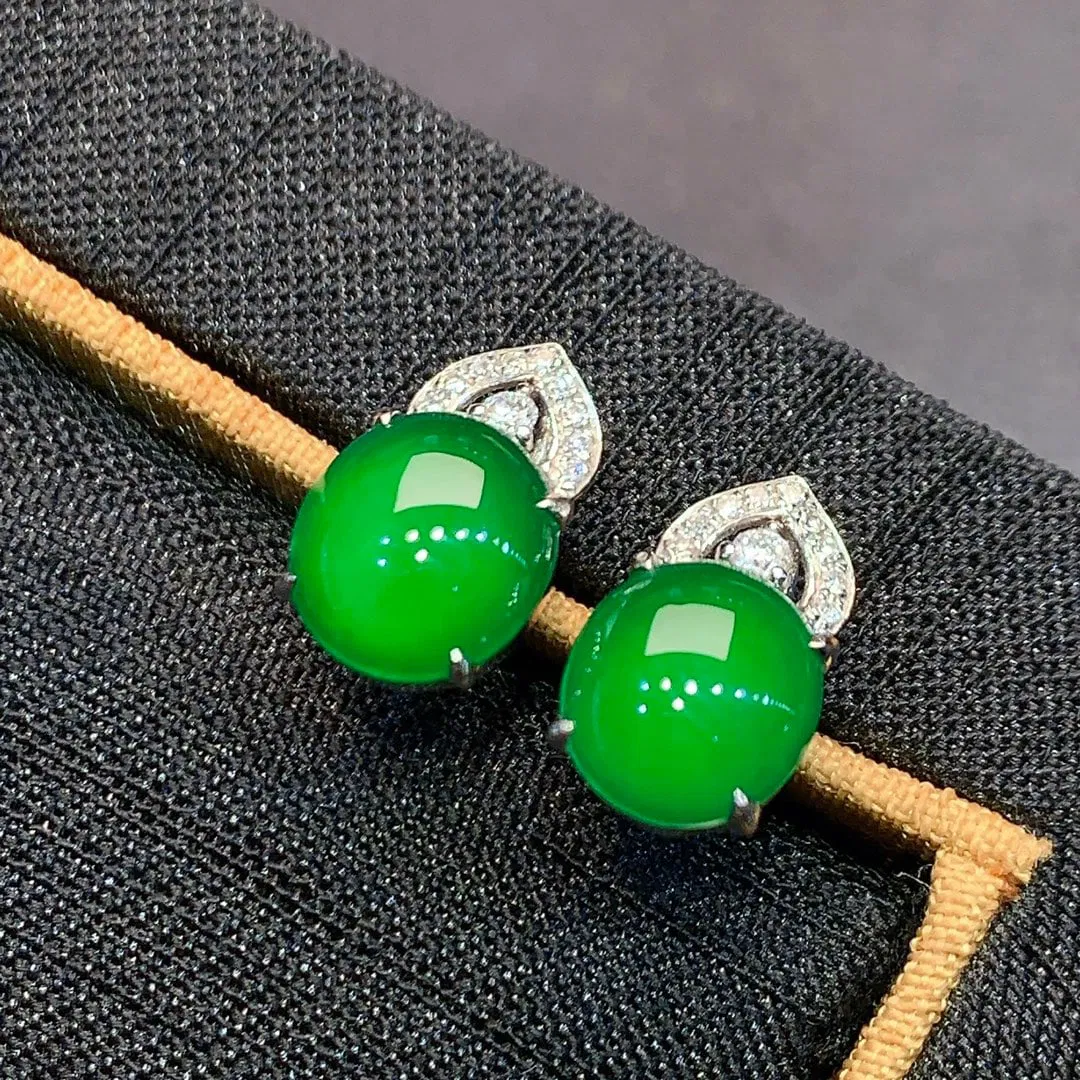 A Pair of Exquisite 18k Gold Diamond Inlaid Jadeite Earrings