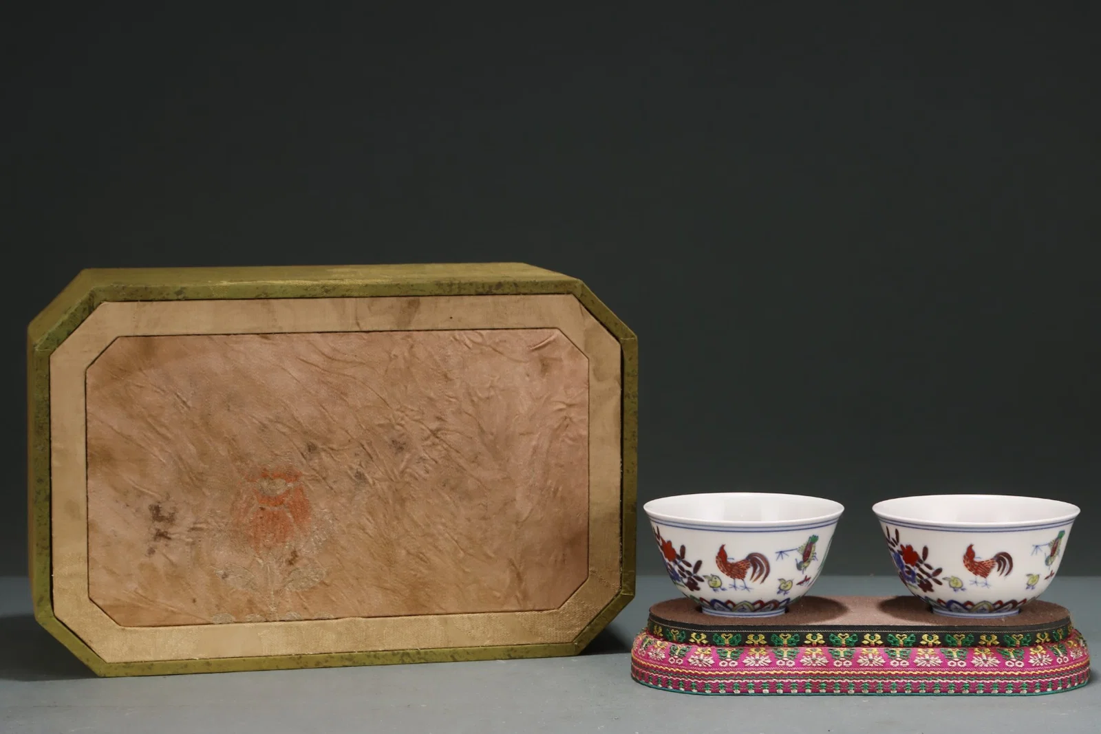 A Pair of Exquisite Blue and White Doucai Flower and Rooster Pattern Cups