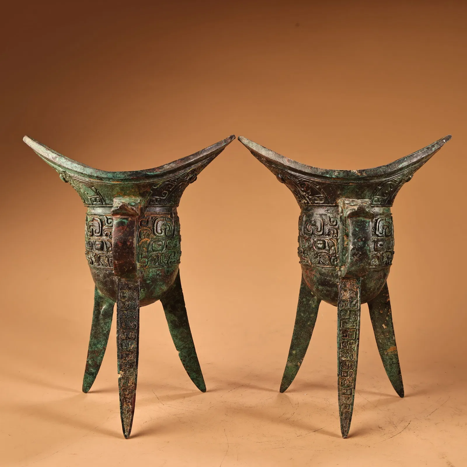 A pair of Exquisite Bronze Wine Cup