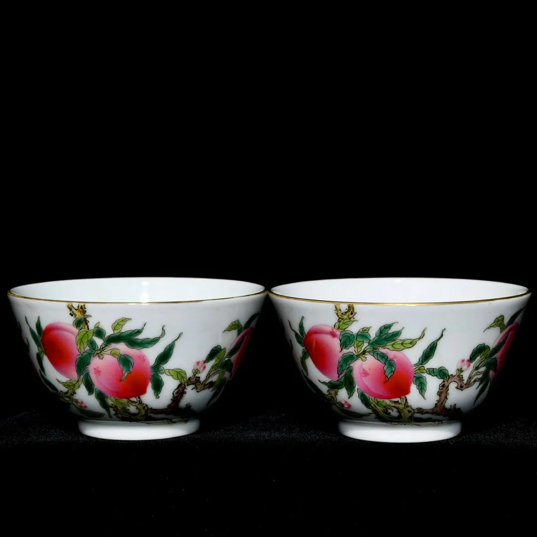 A Pair of Exquisite Famille-Rose Bats and Peach Pattern Cups