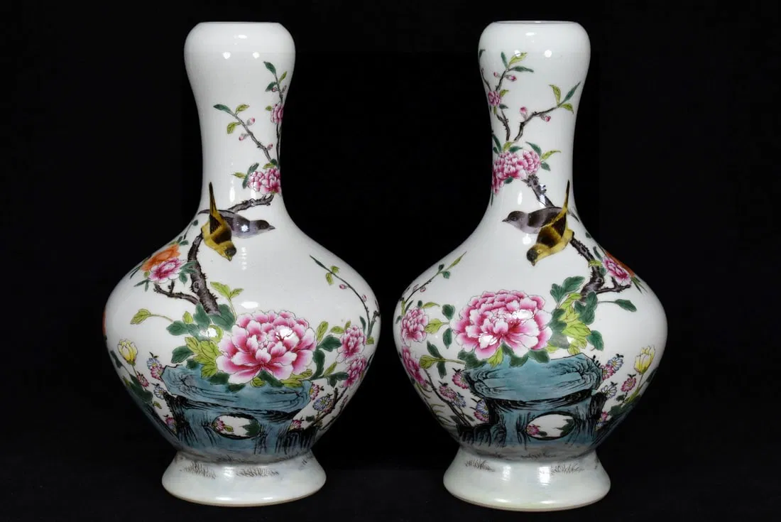 A Pair of Exquisite Famille-Rose Flower and Bird Pattern Vases