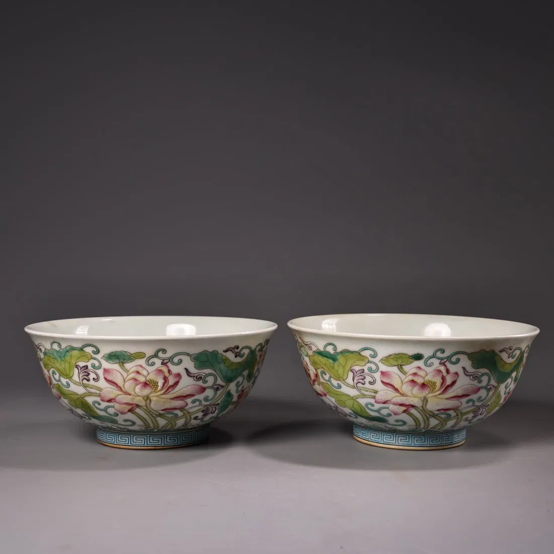 A pair of Exquisite Famille-Rose Flower Pattern Bowl