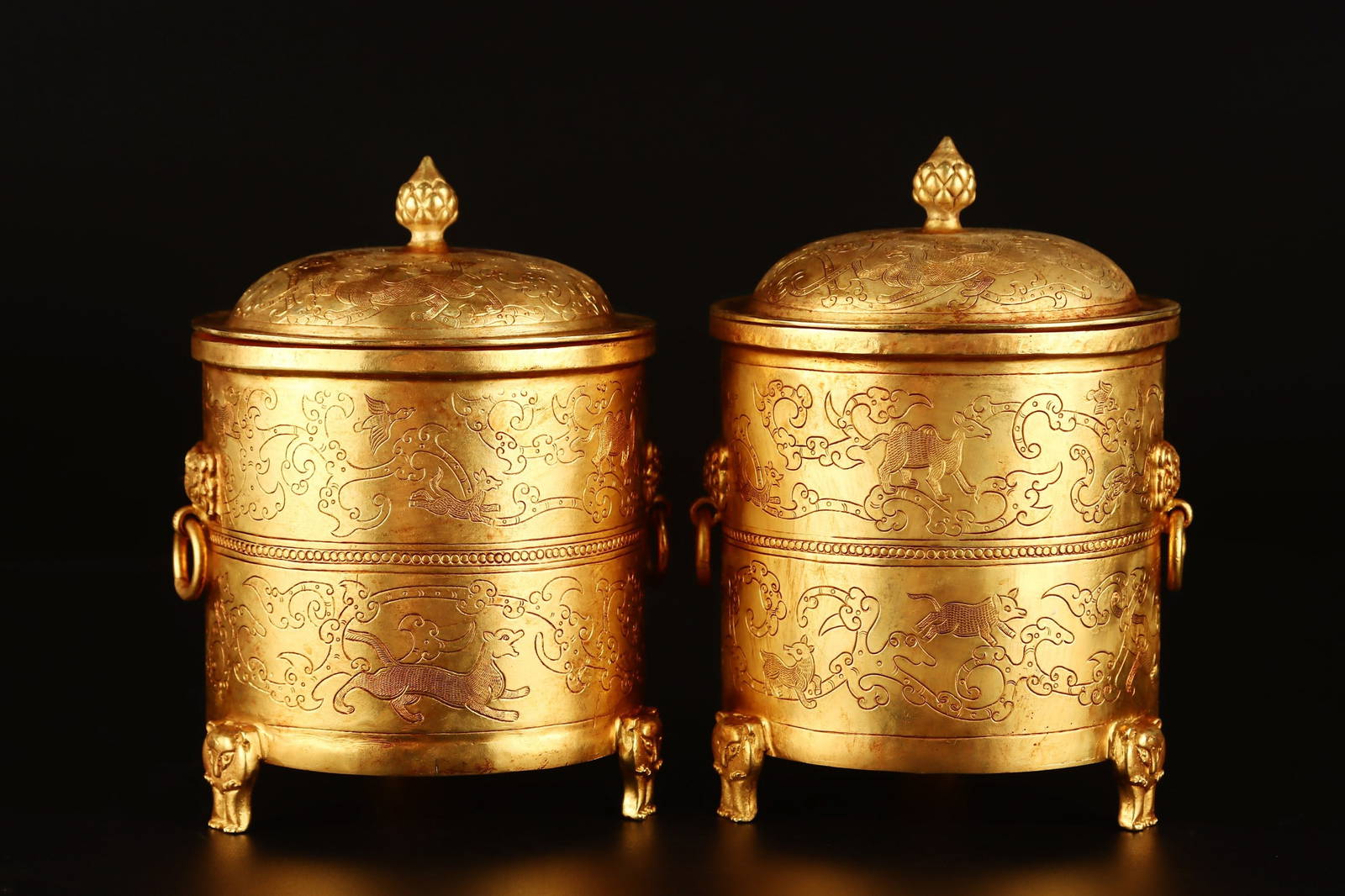 A Pair of Exquisite Gilt Bronze Beast Pattern Double-Ears and Tripod Boxs with Cover