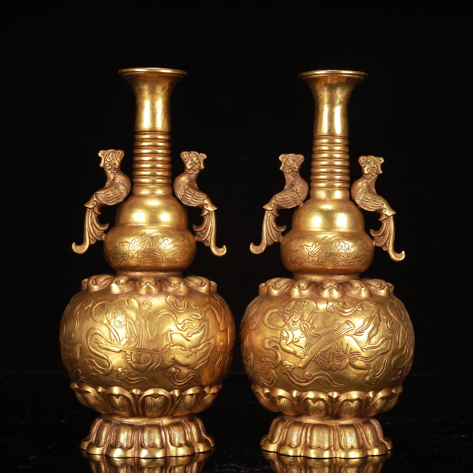A Pair of Exquisite Gilt Bronze Figure Pattern Phoenix-Ears Gourd-Shaped Vases