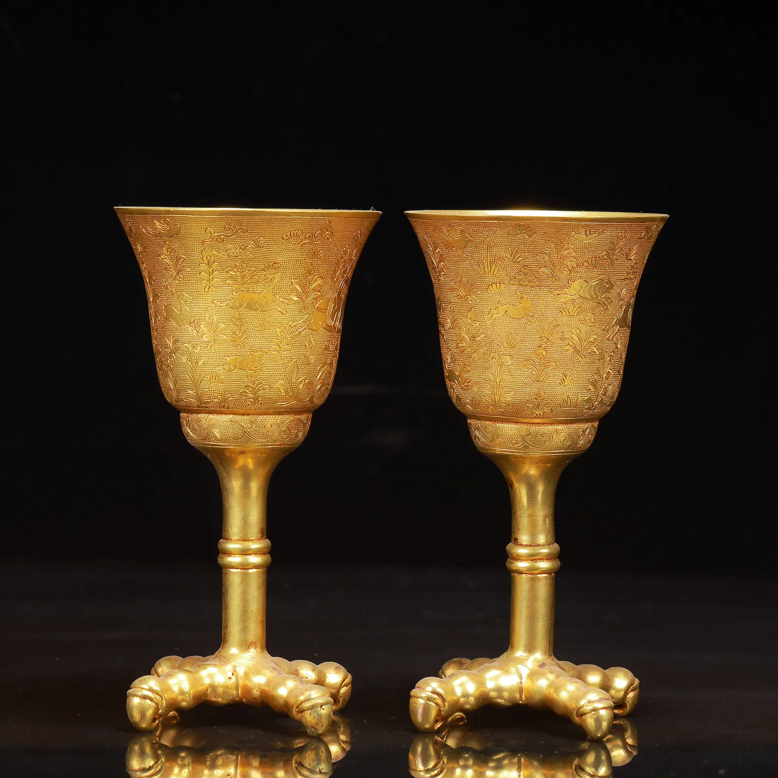 A Pair of Exquisite Gilt Bronze Flower and Bird Pattern Cups