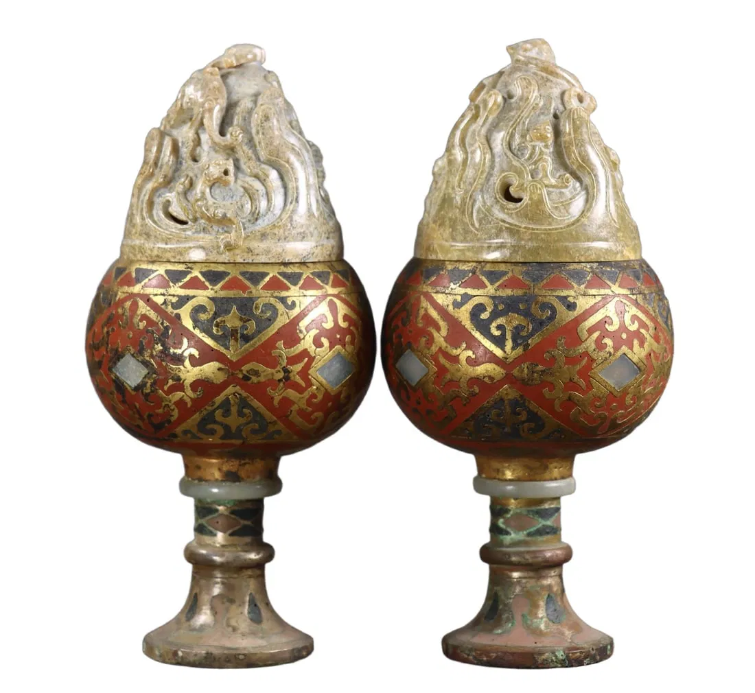 A Pair of Exquisite Gilt Bronze Inlaid White Jade Auspicious Beast Pattern Censers