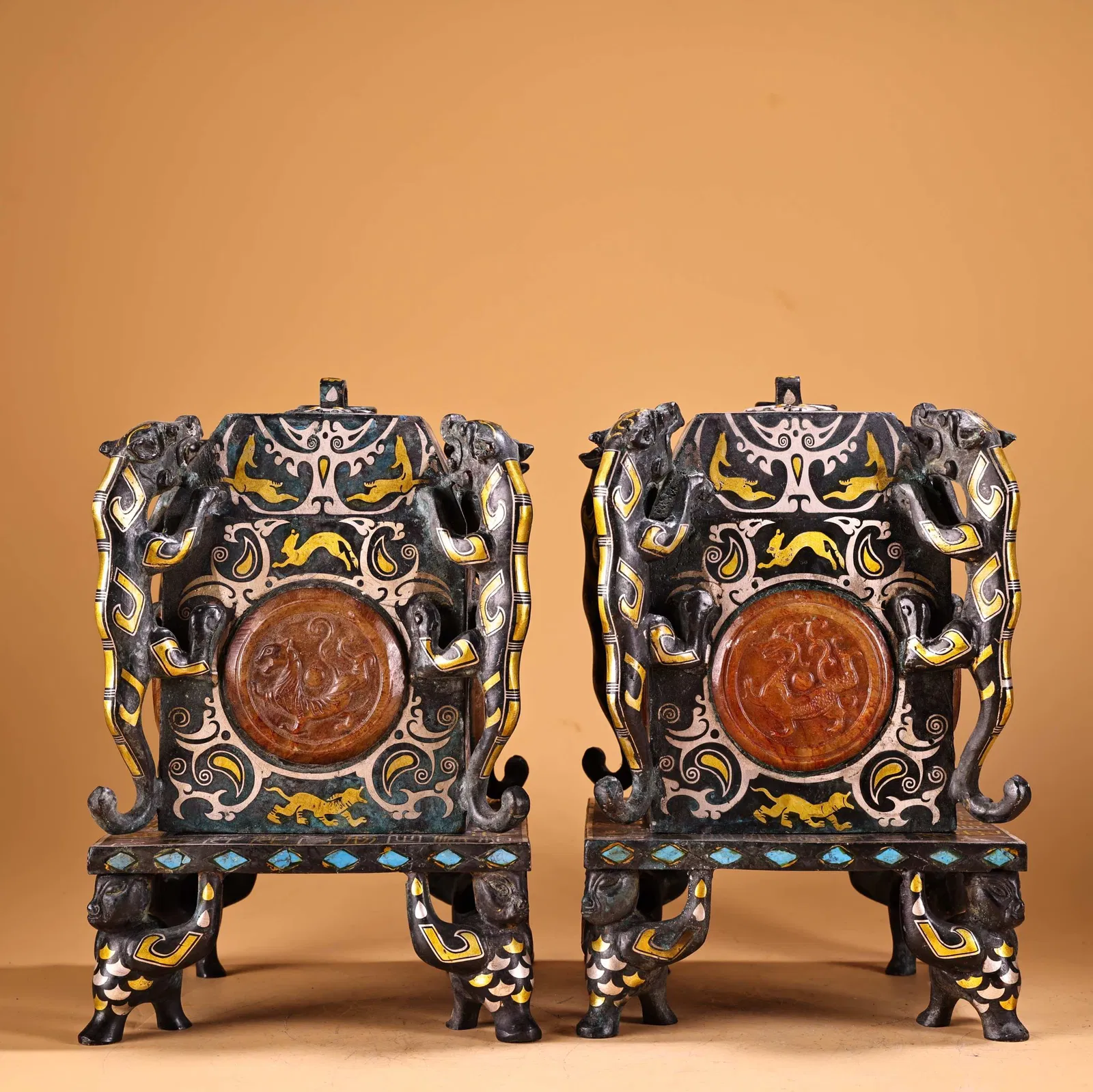 A pair of Exquisite Gold and Silver-Inlaid Bronze Inlaid Gems Box