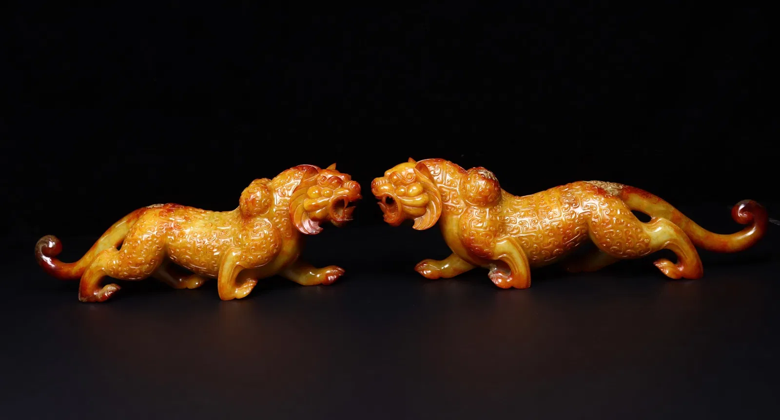 A pair of Exquisite Hetian Jade Tiger Ornament