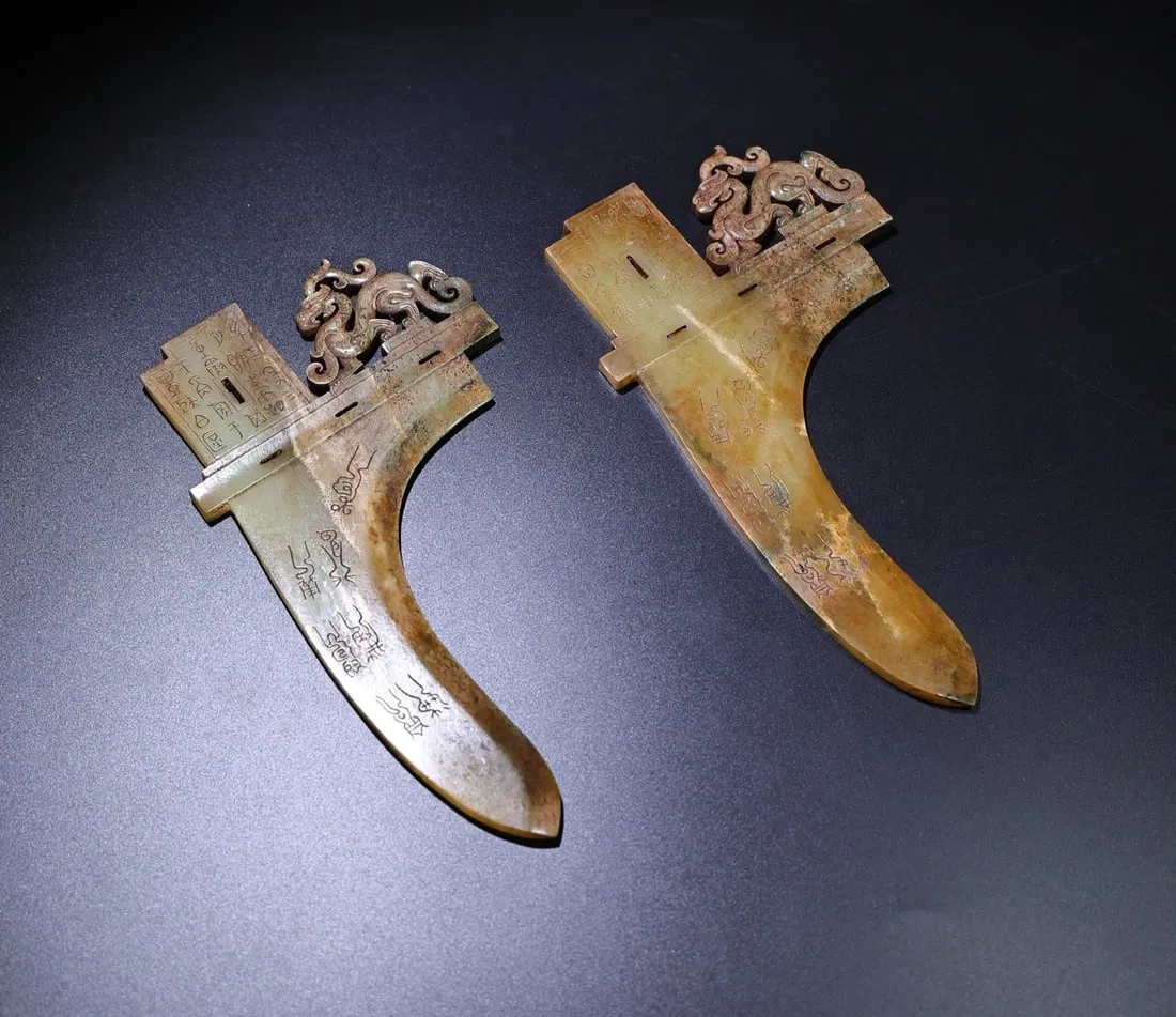 A Pair of Exquisite White Jade Dragon Pattern Ornament,With Inscriptions