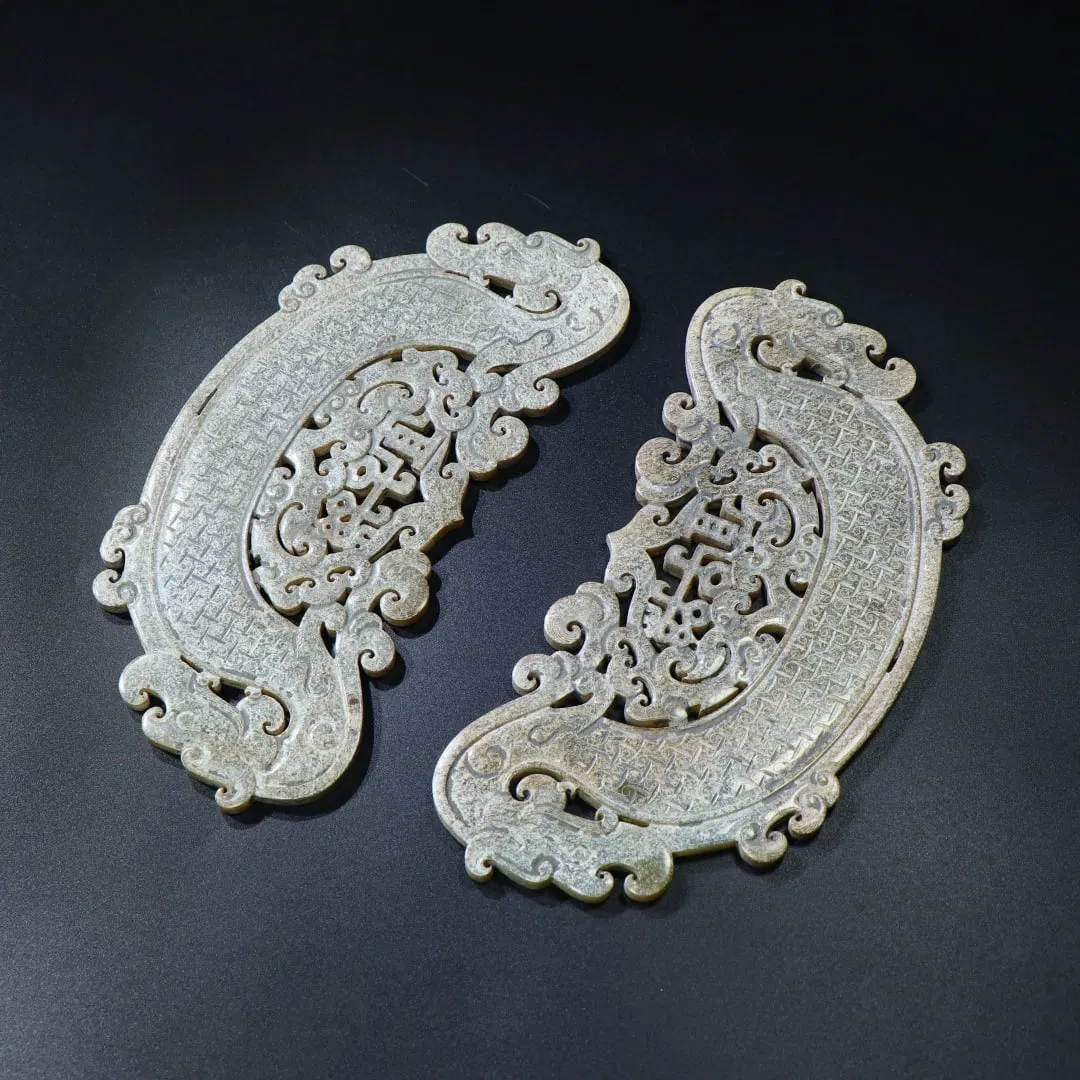 A pair of Exquisiten Hotan Jade Dragon Ornament