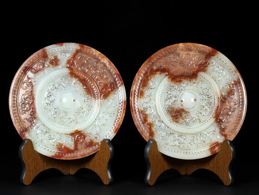 A pair of Exquisiten Hotan Jade Figures Pattern Ornament