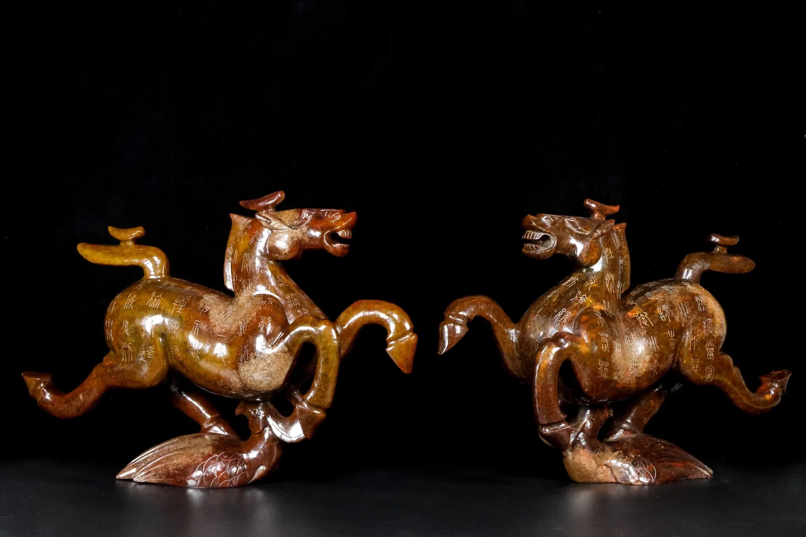 A pair of Exquisiten Hotan Jade Horse Ornament