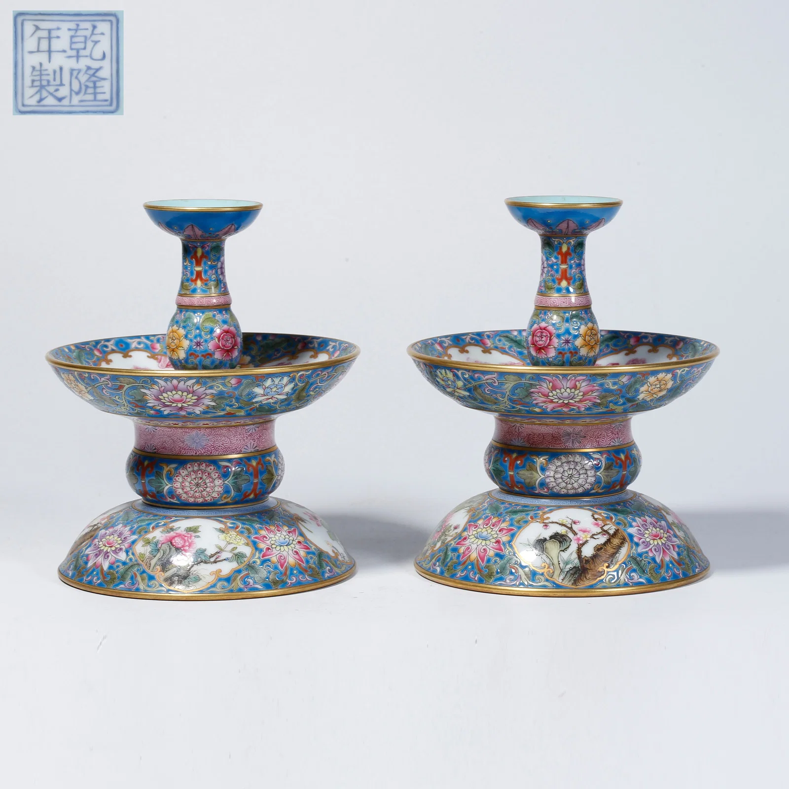 A PAIR OF FAMILLE-ROSE CANDLESTICKS WITH OPENWORK FLORAL DESIGN