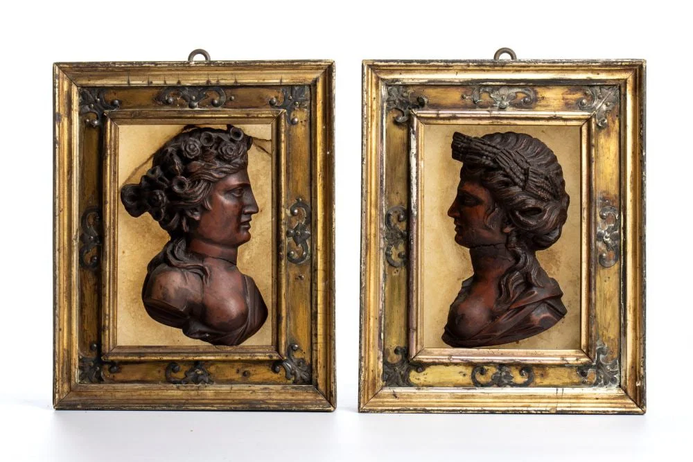 A pair of female marble profiles - Rome, 18th century