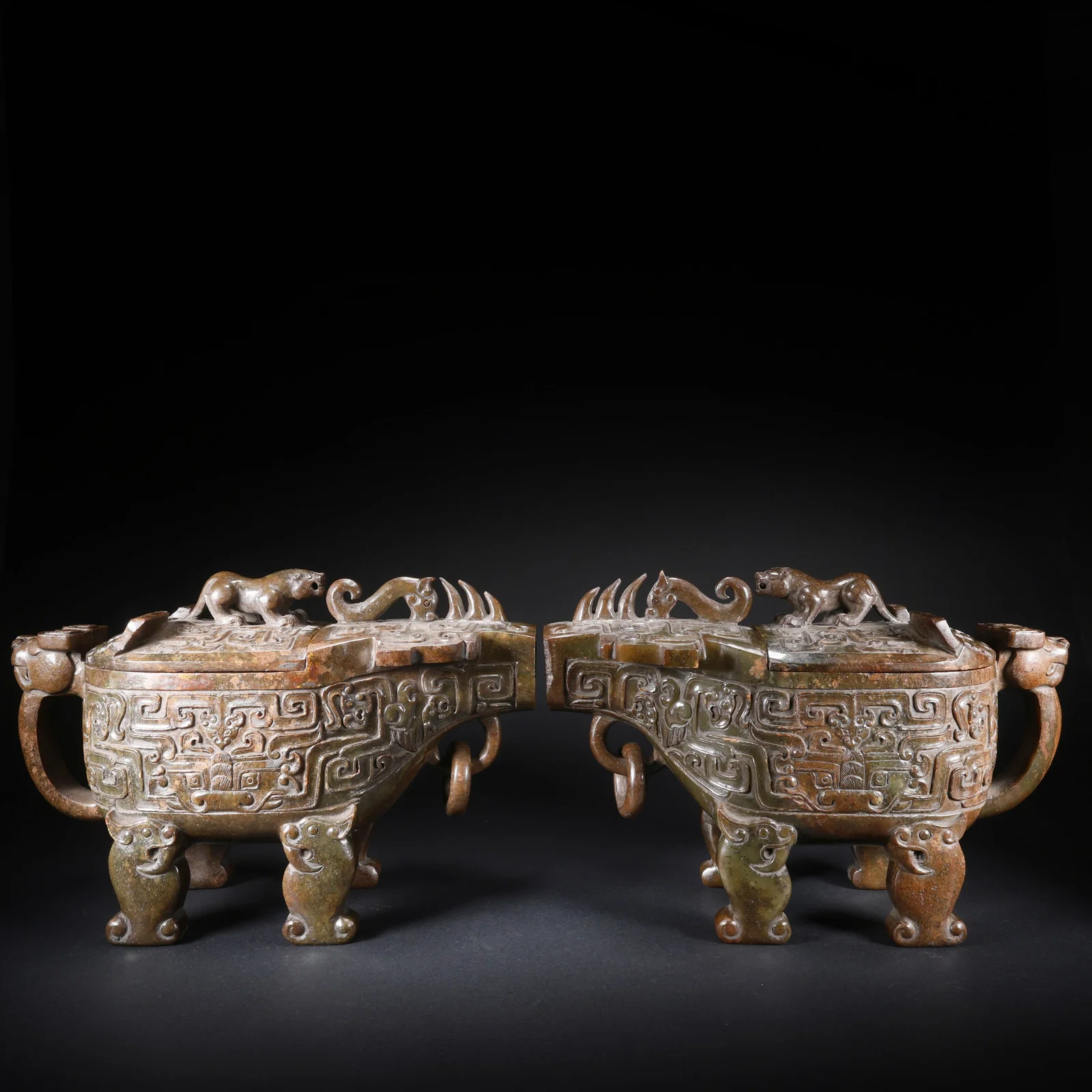 A PAIR OF HETIAN JADE FOUR-FOOTED HORN CUPS WITH MOVABLE RINGS AND BEAST FACES