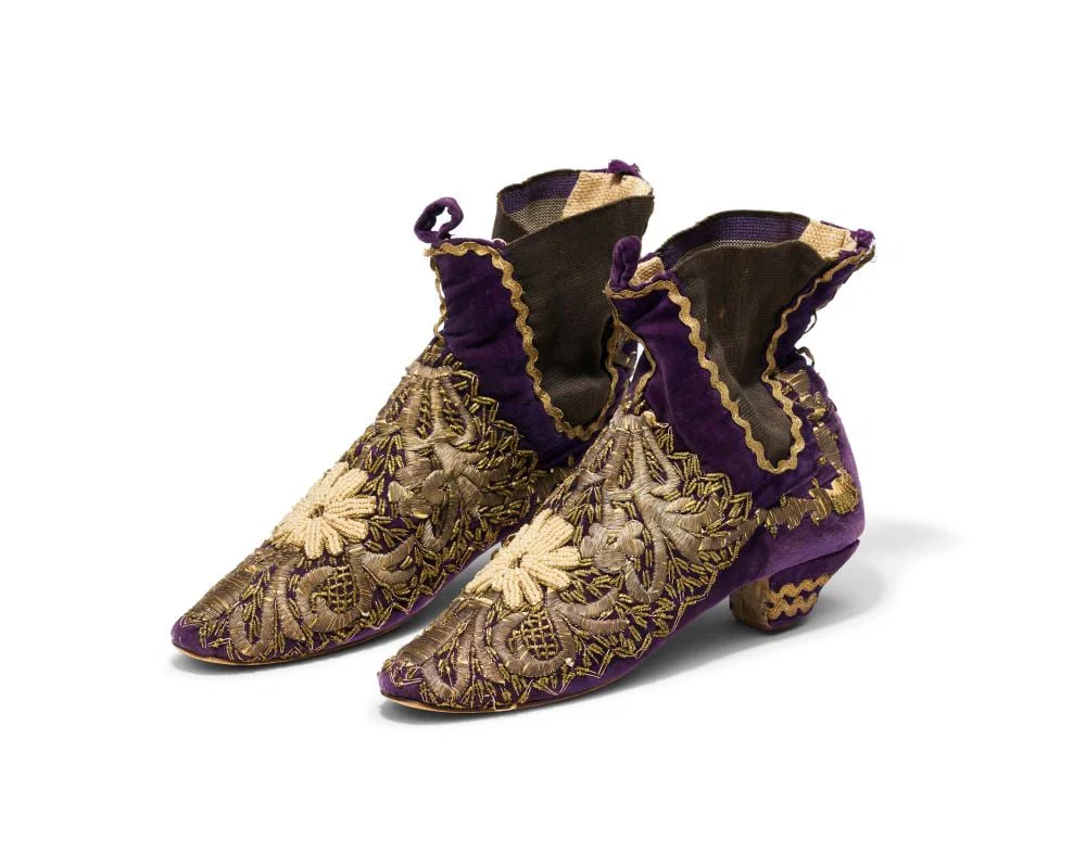 A PAIR OF OTTOMAN SILVER GILT (METAL THRAD) EMBROIDERY LADY ANKLE SHOES, 19TH CENTURY, TURKEY