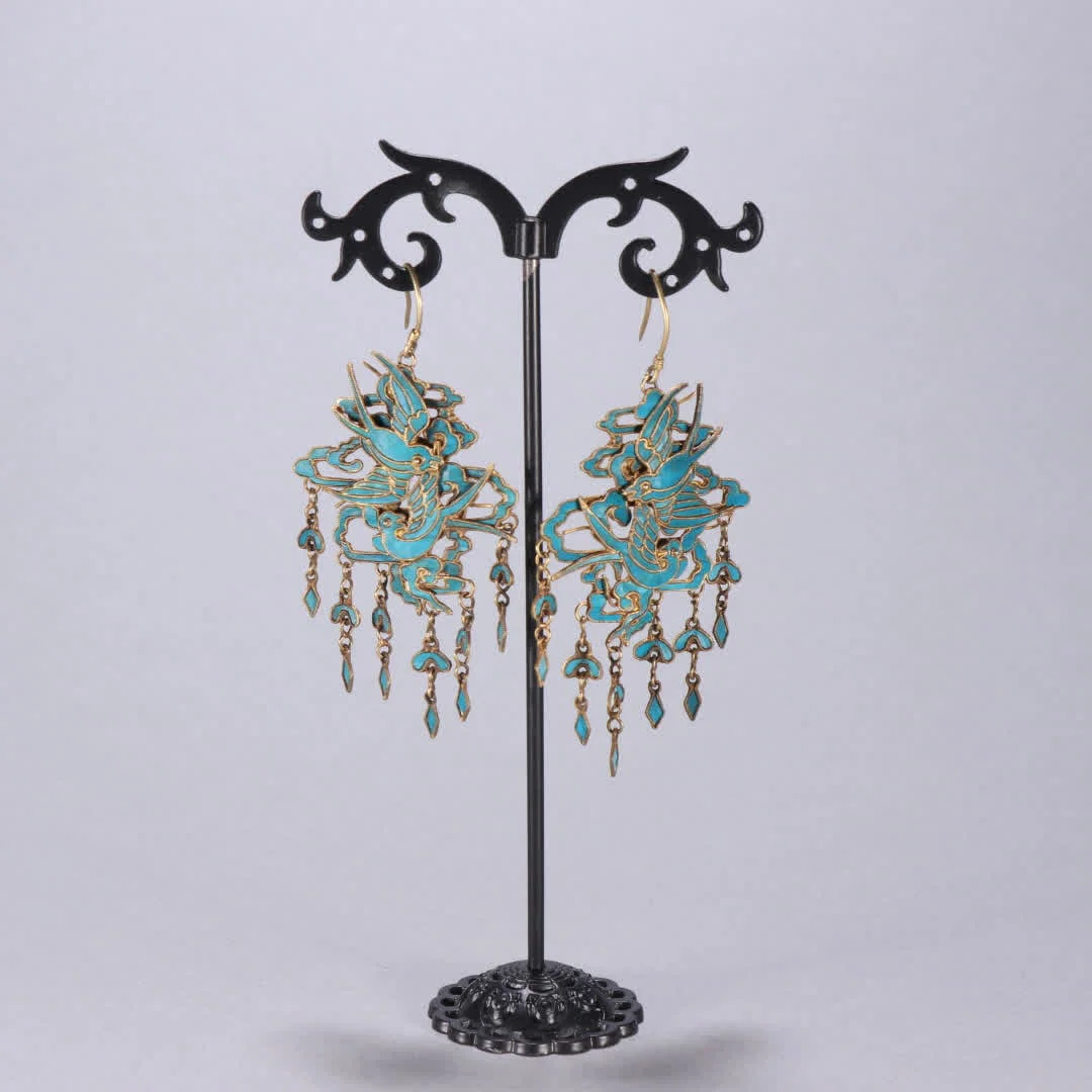 A pair of Qing Dynasty silver-gilt kingfisher earrings