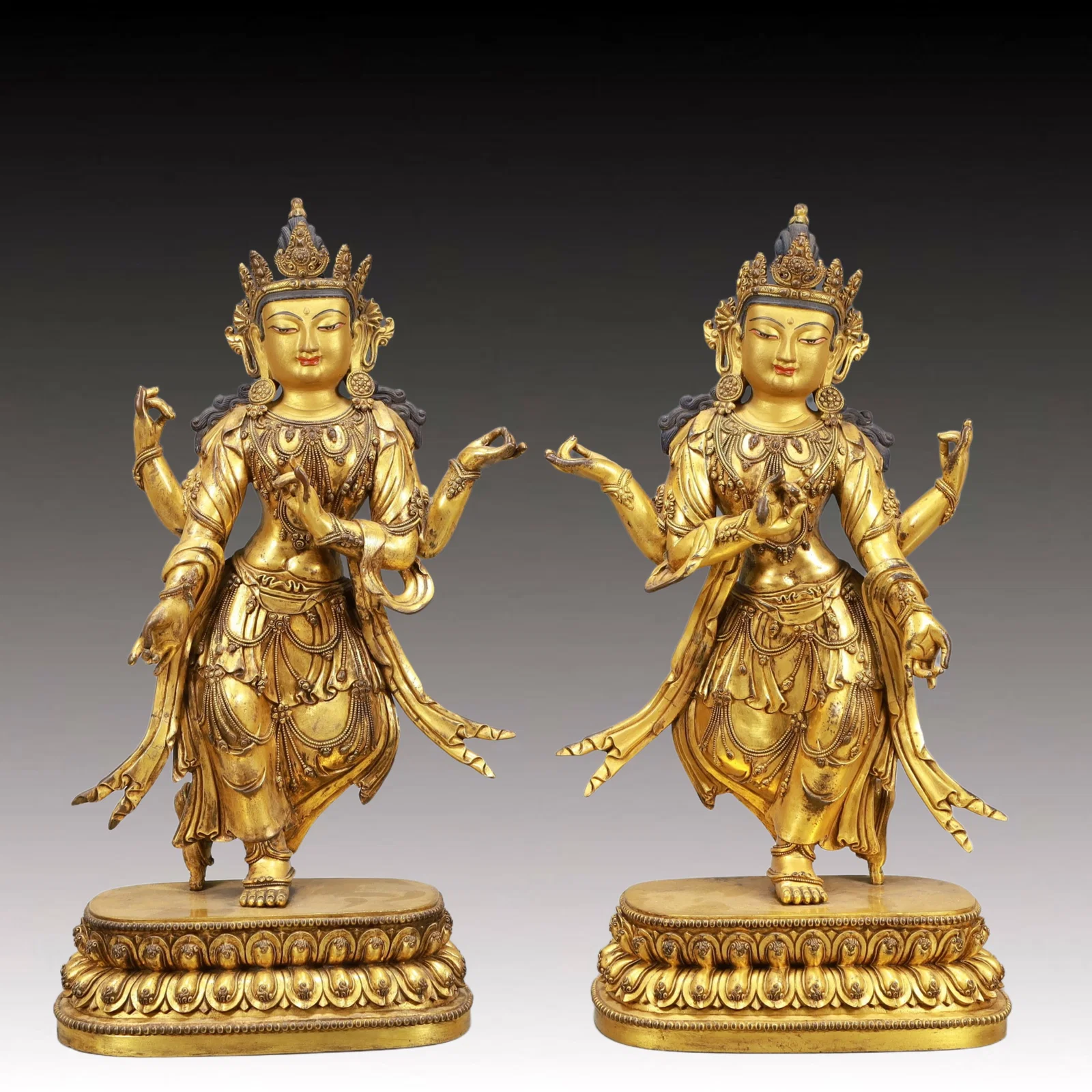 A Pair of Solemn Gilt Bronze Statue of Bodhisattva