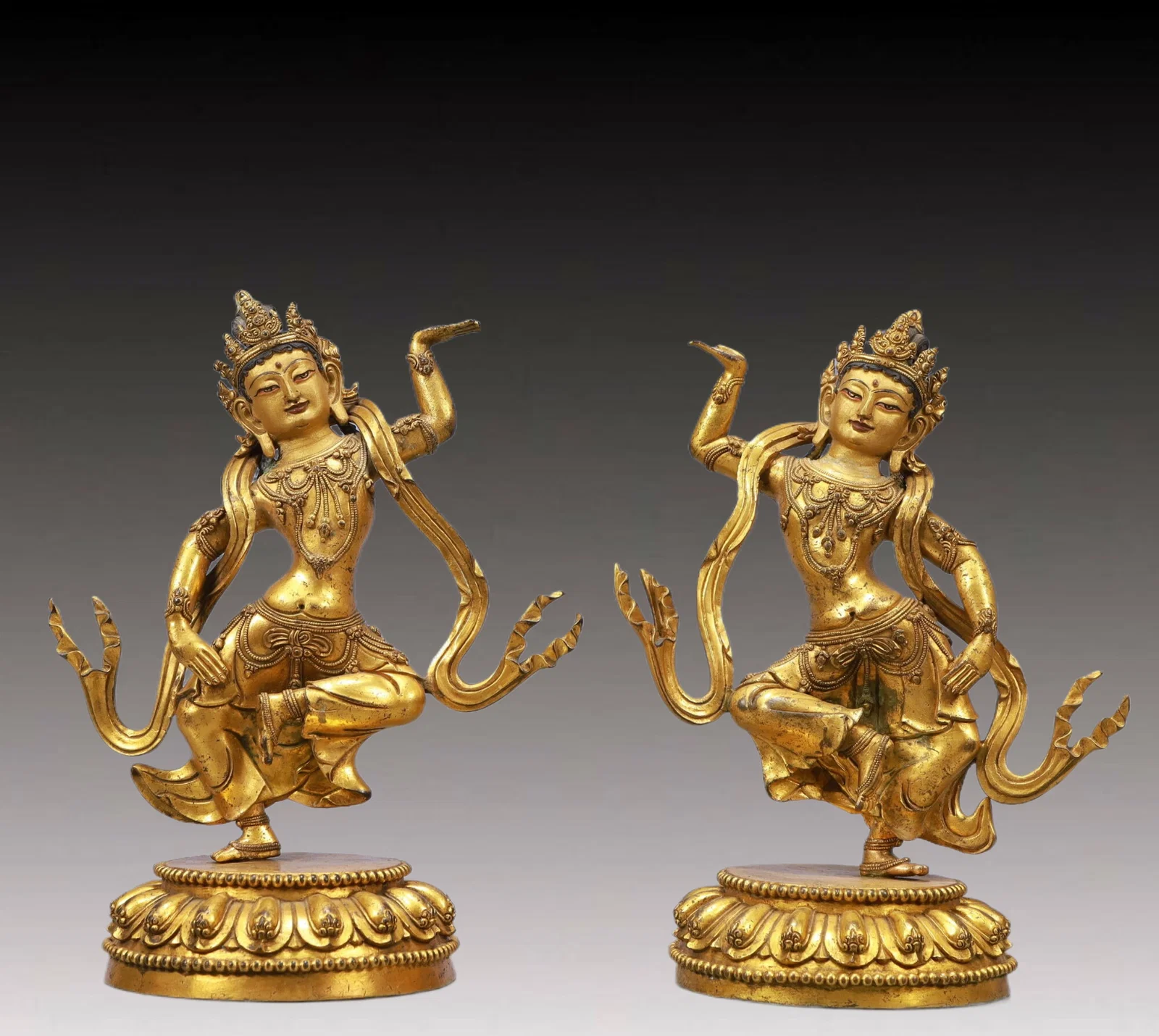 A Pair of Solemn Gilt Bronze Statue of Bodhisattvas