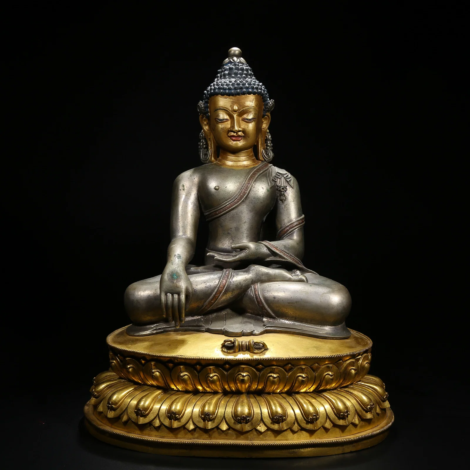 A PARTIALLY GILT SILVER SHAKYAMUNI BUDDHA STATUE