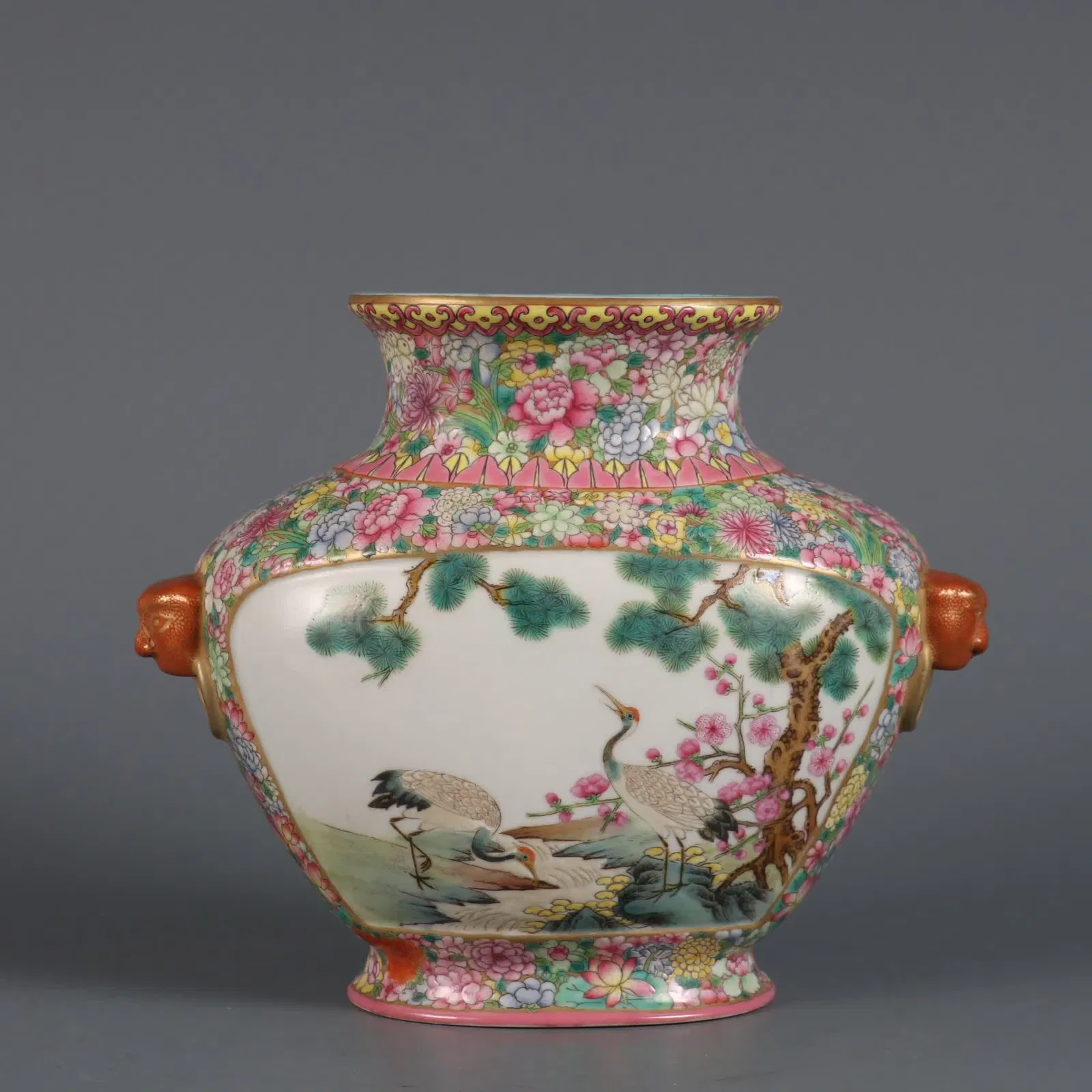 A pastel kaleidoscope made in the Qianlong period of the Qing Dynasty with pine cranes hanging for a