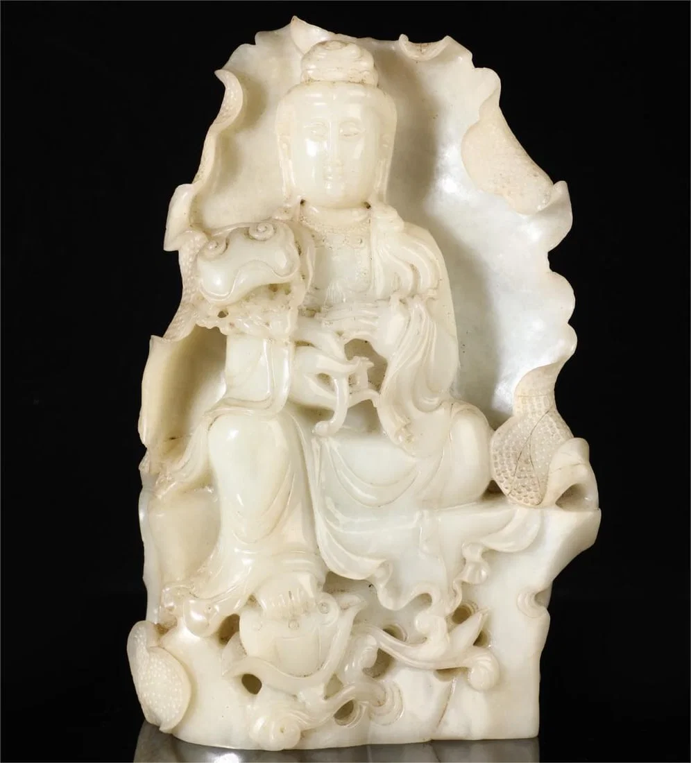 A piece of exquisite Hetian jade Guanyin