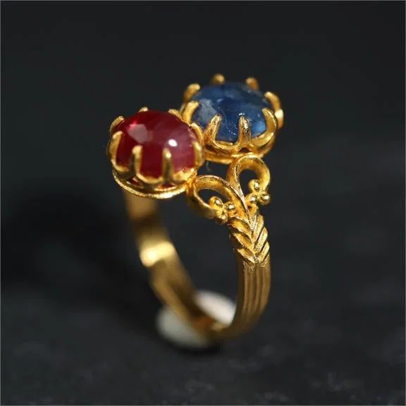 A pure gold sapphire ring made in the Wanli year of the Ming Dynasty