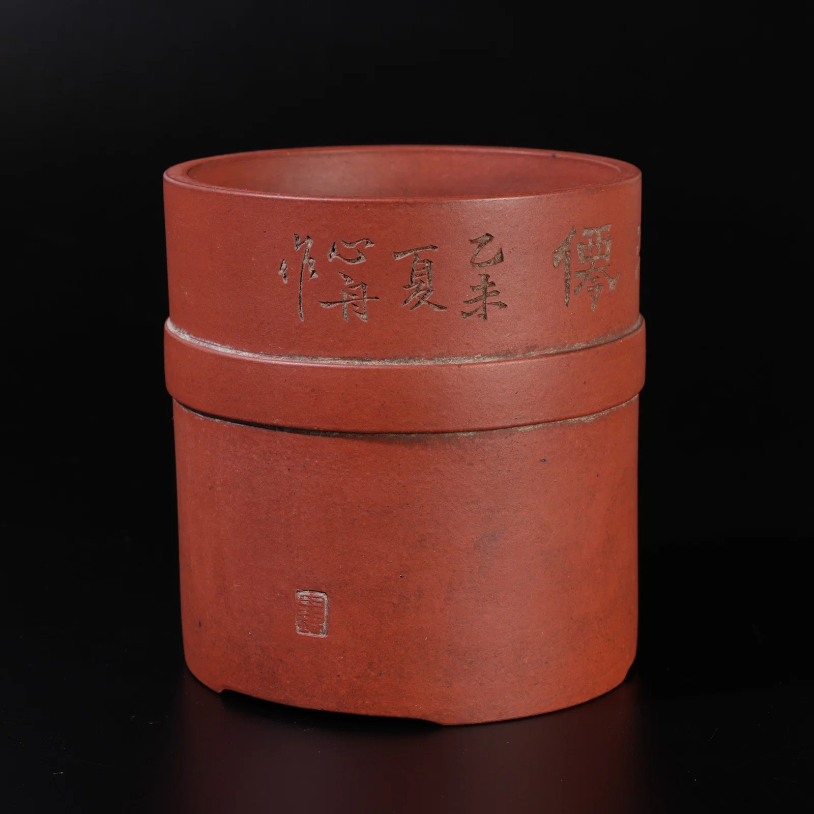 A PURPLE SAND INSCRIBED BRUSH HOLDER