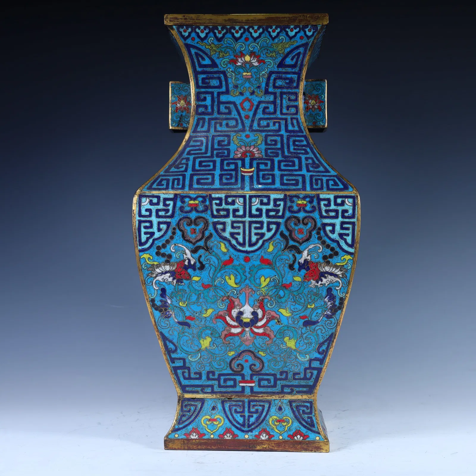 A Qing Dynasty cloisonné cloisonné enamel orthorhombic bottle