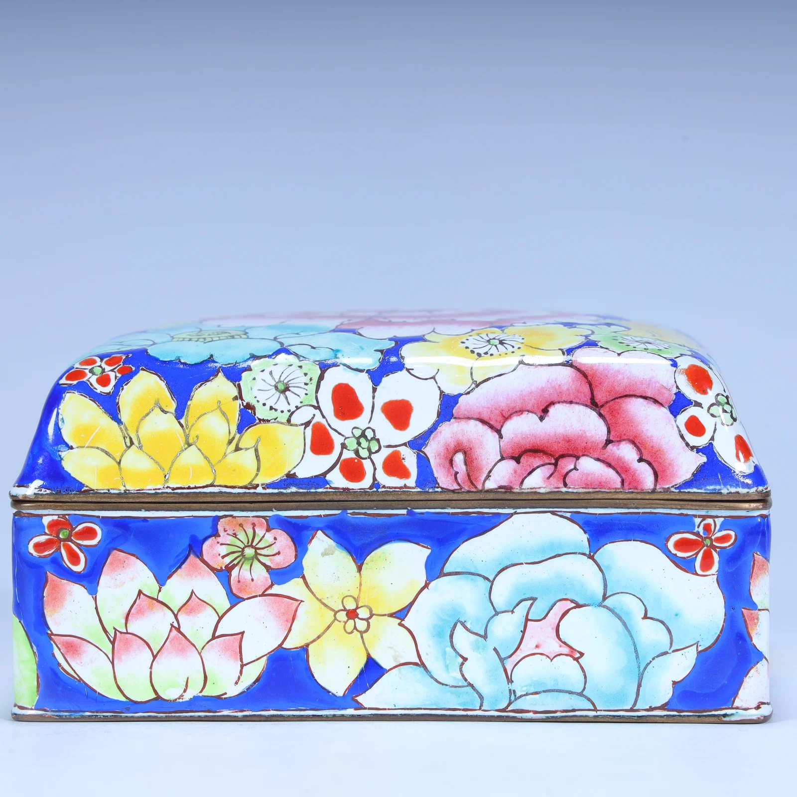 A Qing Dynasty copper tire painting enamel hundred pattern lid box