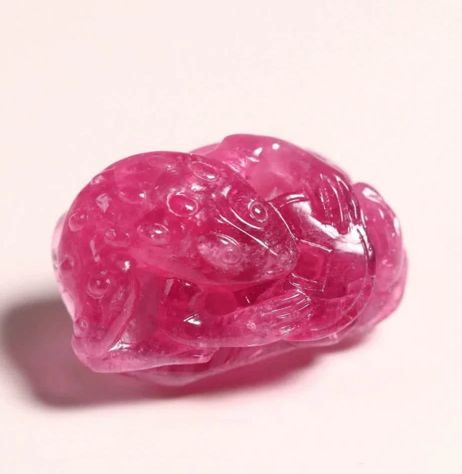 A Qing Dynasty double peach tourmaline gold toad pendant
