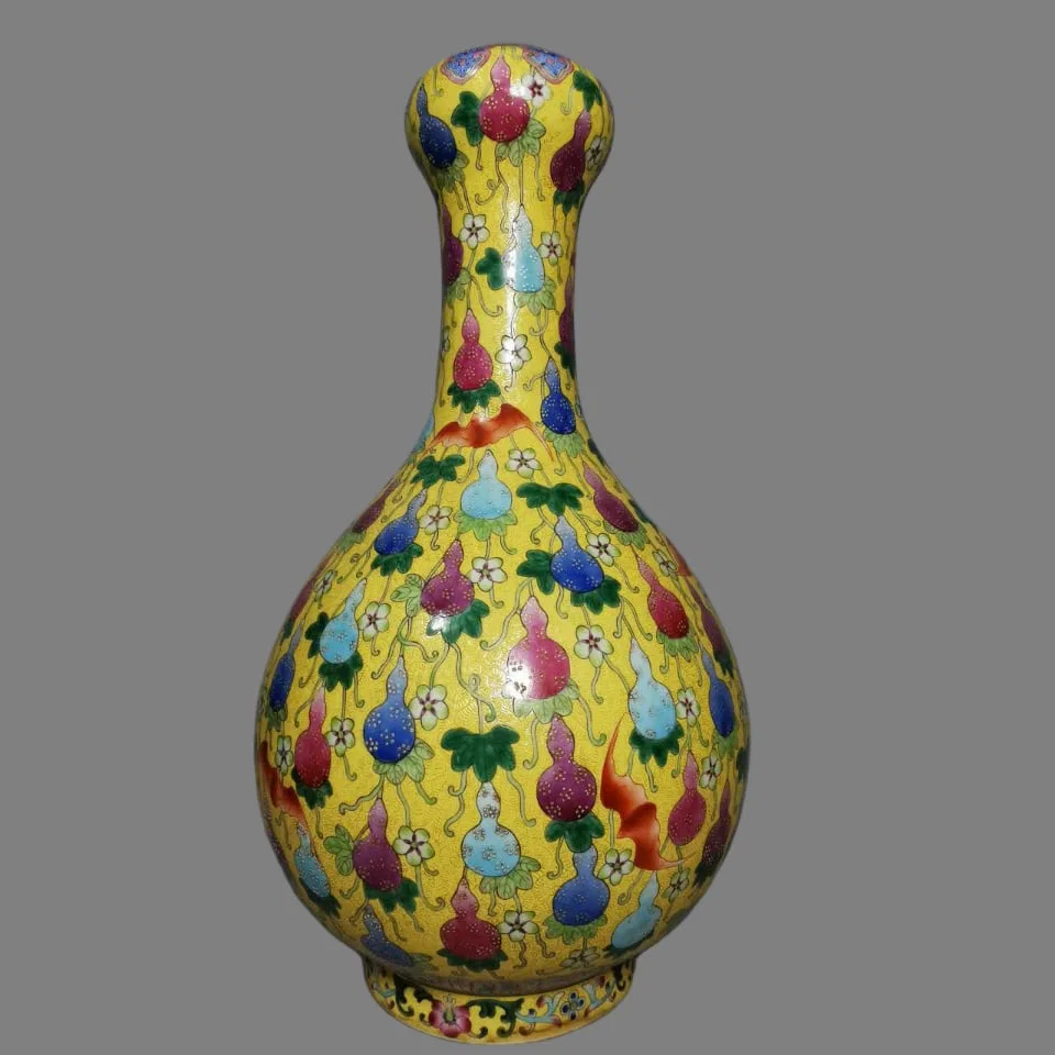 A Qing Dynasty flower gourd bottle