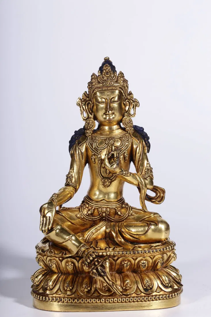 A QING DYNASTY GILT BRONZE SEATED GUANYIN STATUE.