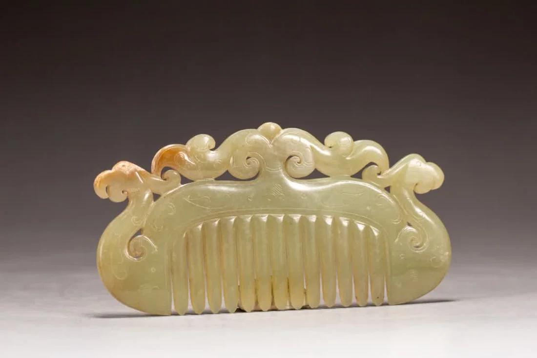 A Qing Dynasty Hetian jade comb