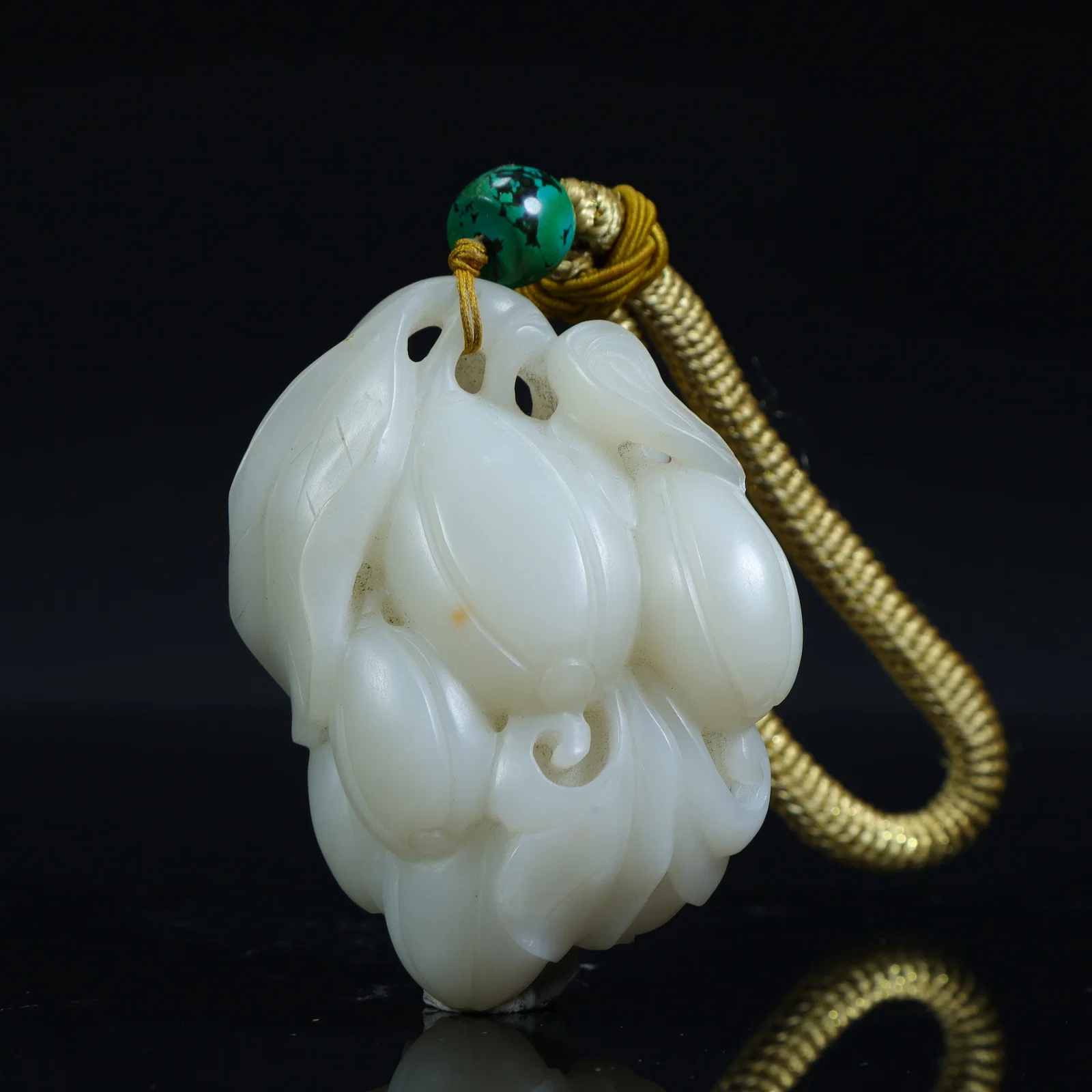 A Qing Dynasty Hetian jade longevity peach pattern pendant