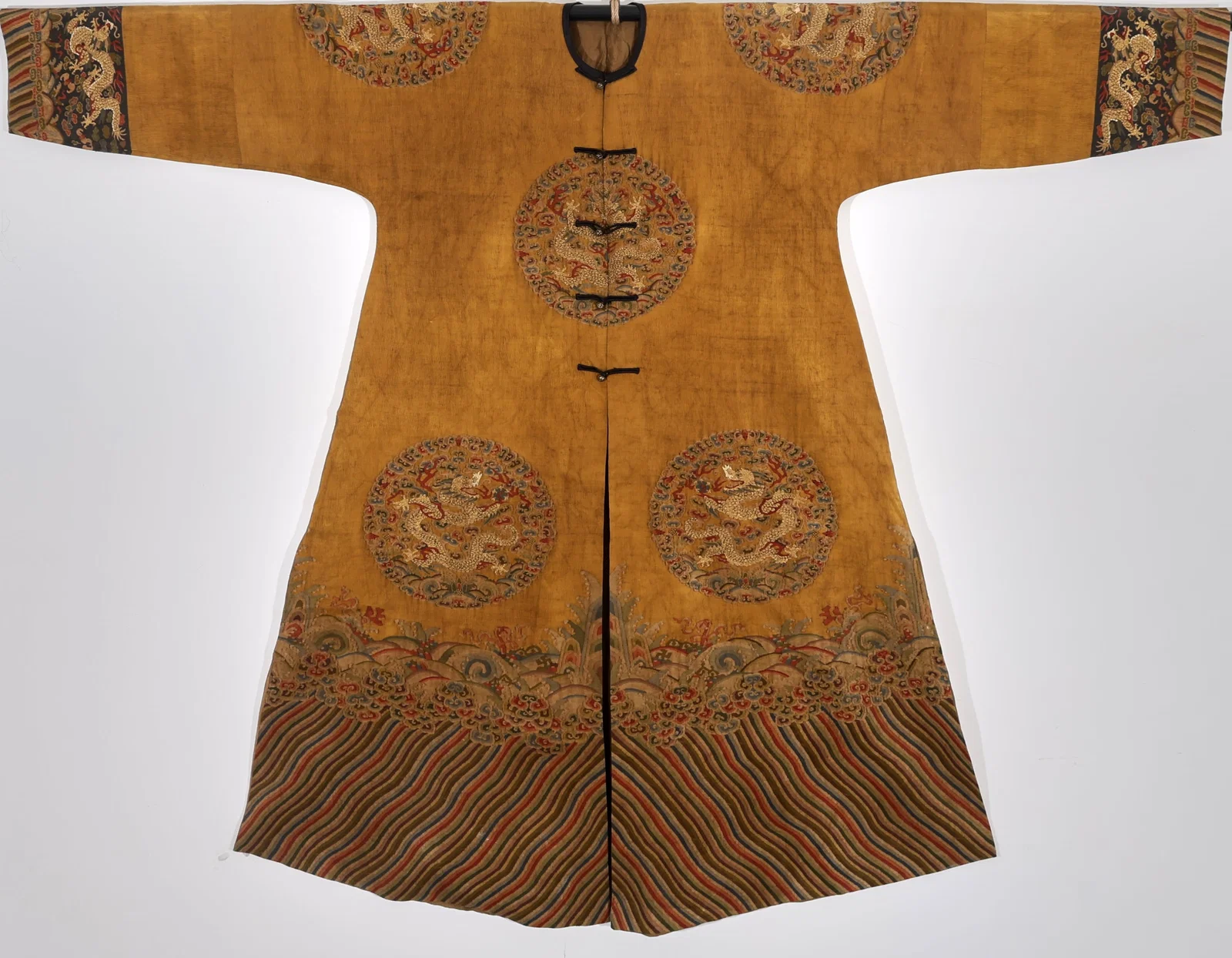 A QING DYNASTY INCENSE-COLORED GROUND EIGHT-DRAGON PATTERN FRONT-CLOSURE CEREMONIAL JACKET