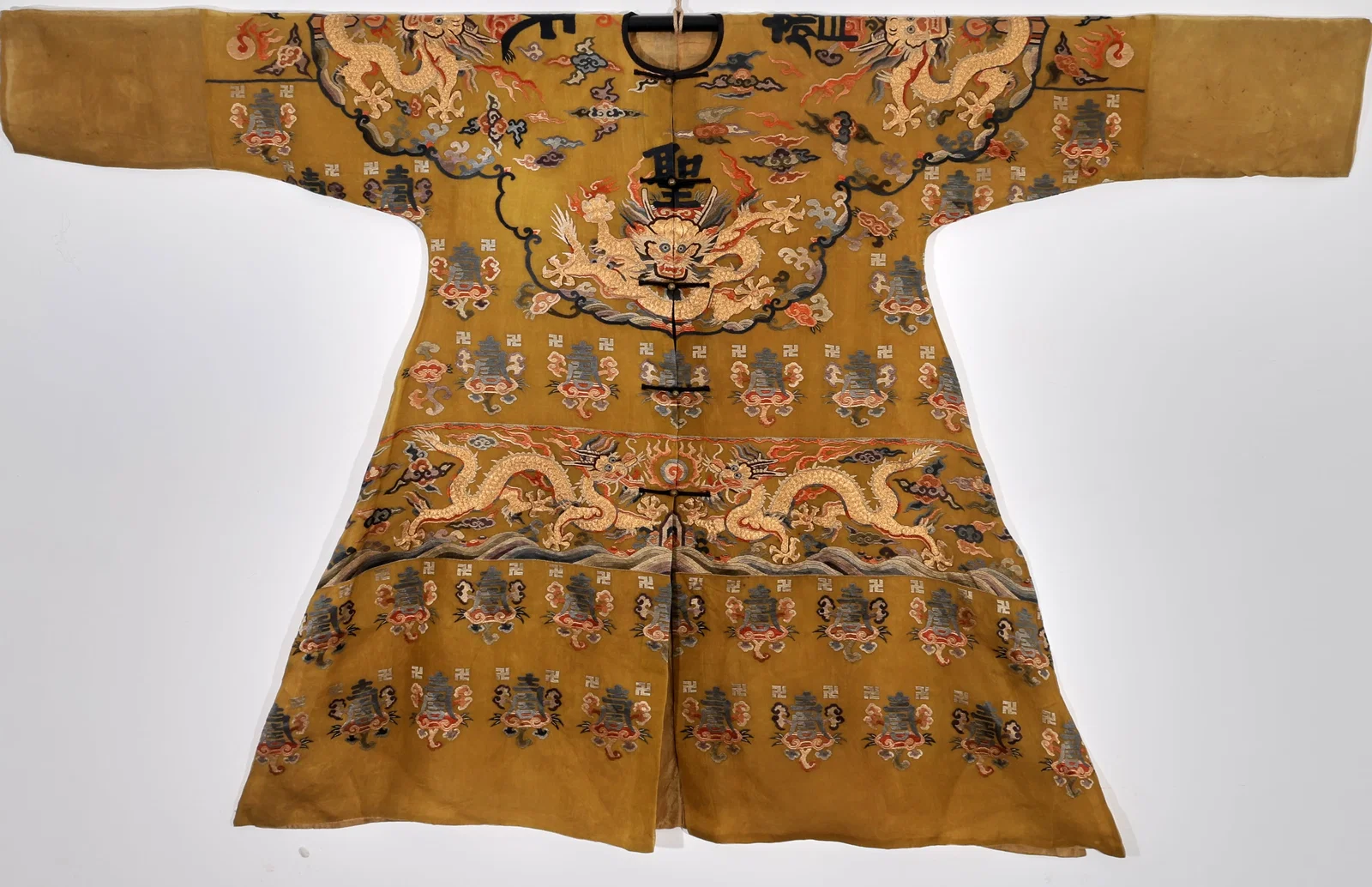 A QING DYNASTY INCENSE-COLORED GROUND "SHENG/SHOU" CHARACTER DRAGON PATTERN FRONT-CLOSURE JACKET
