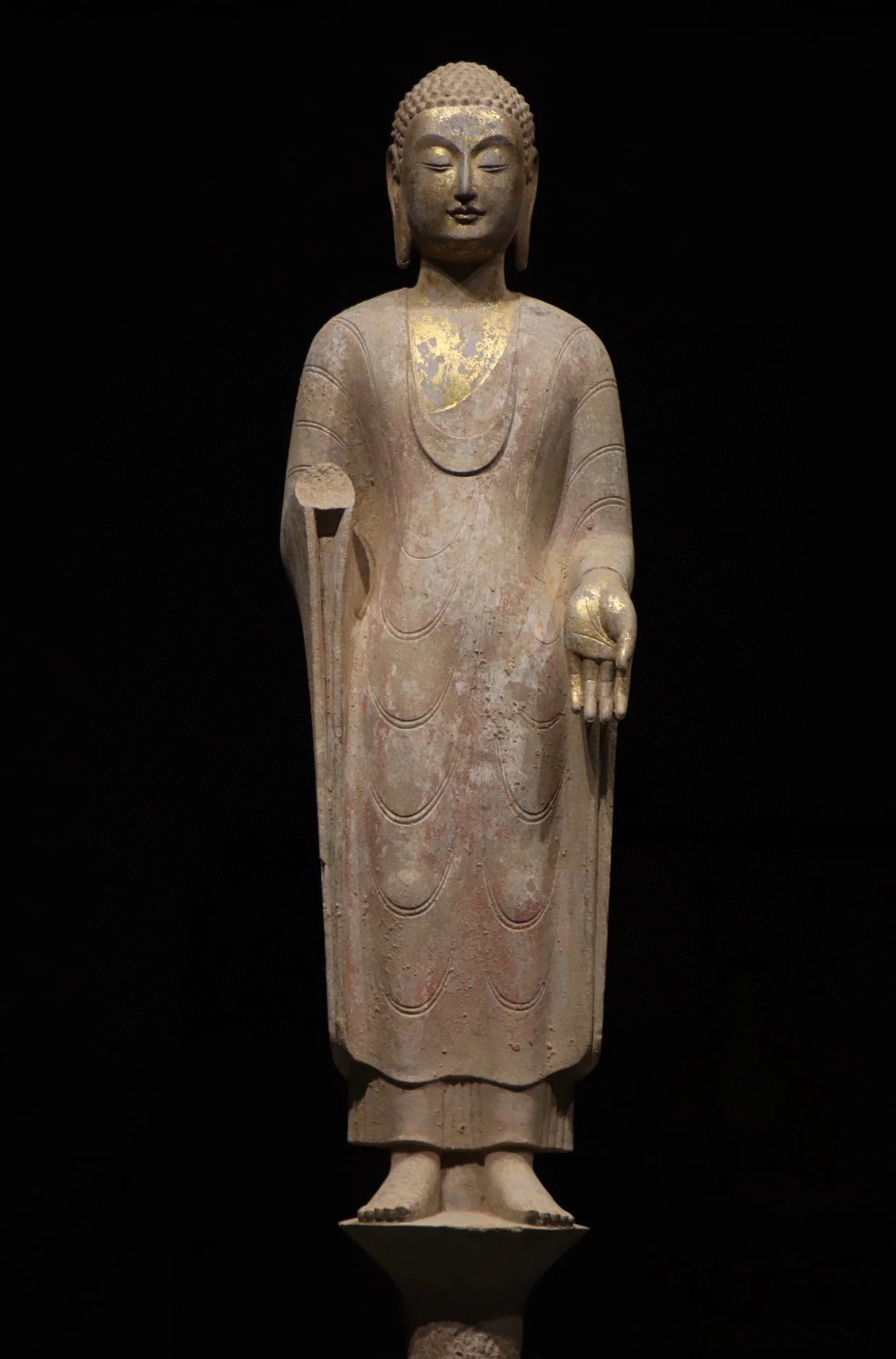 A QINGZHOU BUDDHIST STATUE