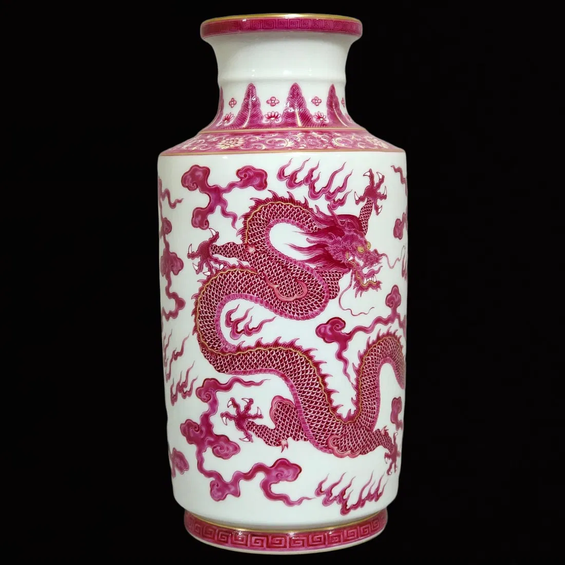 A Rare Agate Red Glazed Dragon and Phoenix Pattern Vase