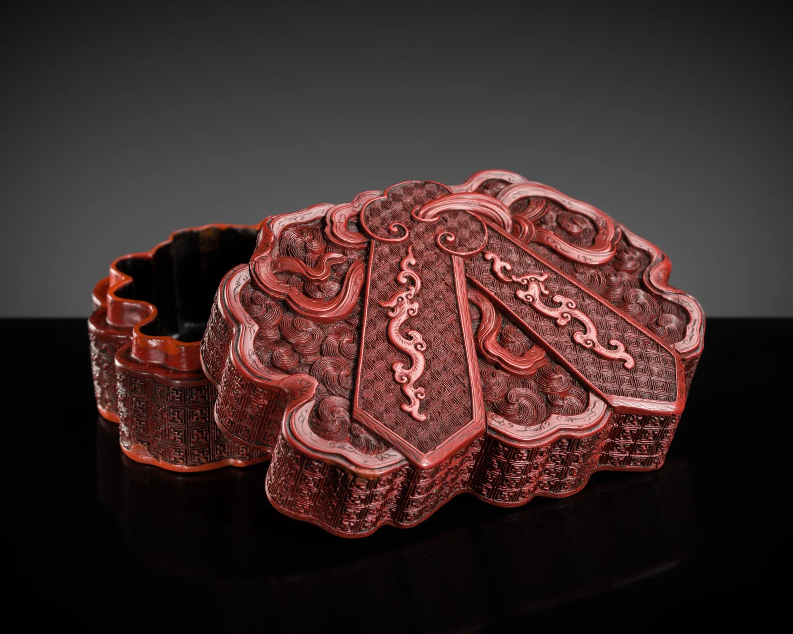 A RARE AND FINE CINNABAR LACQUER 'PAIBAN' BOX AND COVER, QIANLONG PERIOD