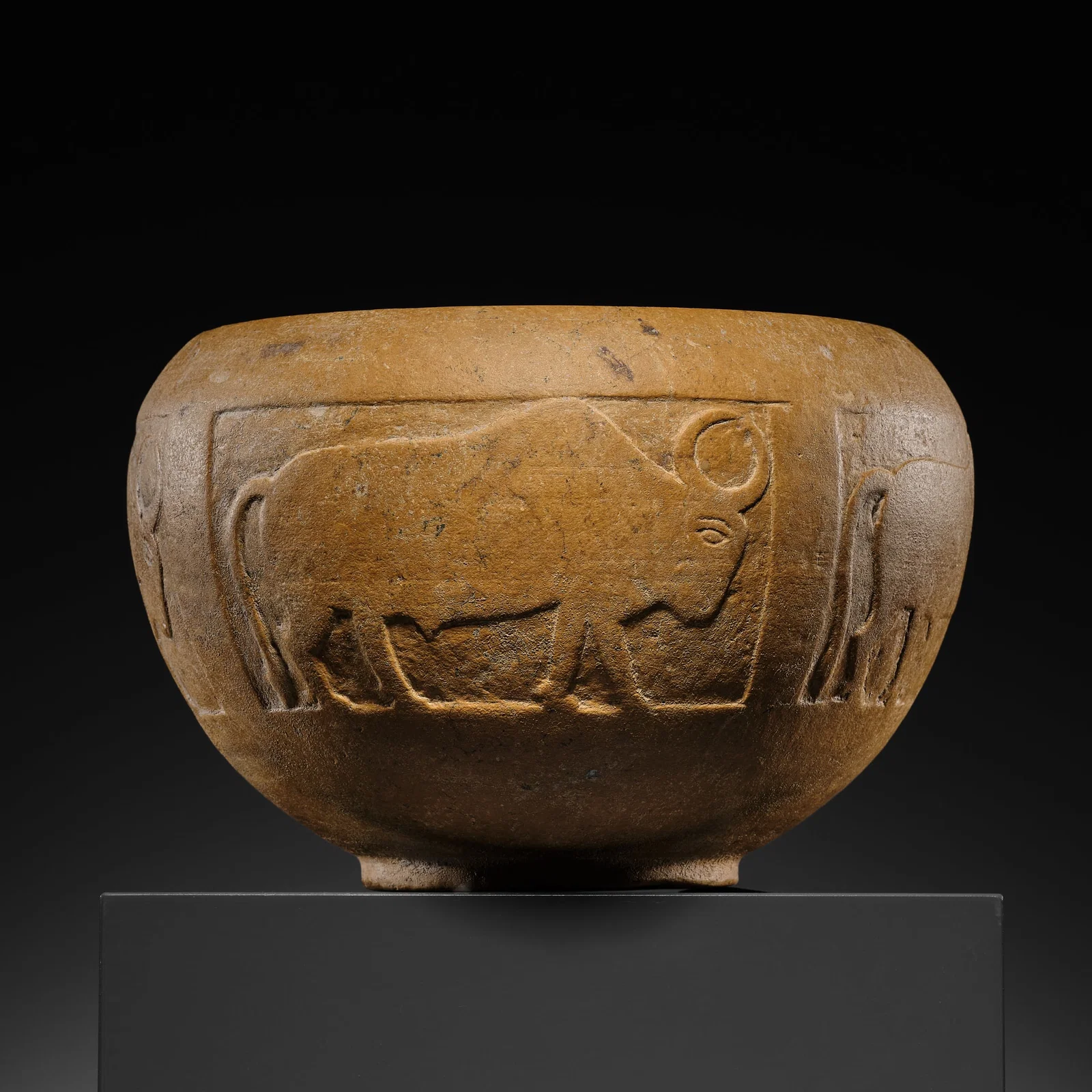 A RARE AND LARGE CARVED LIMESTONE 'ZEBU' BOWL, HARAPPAN CULTURE
