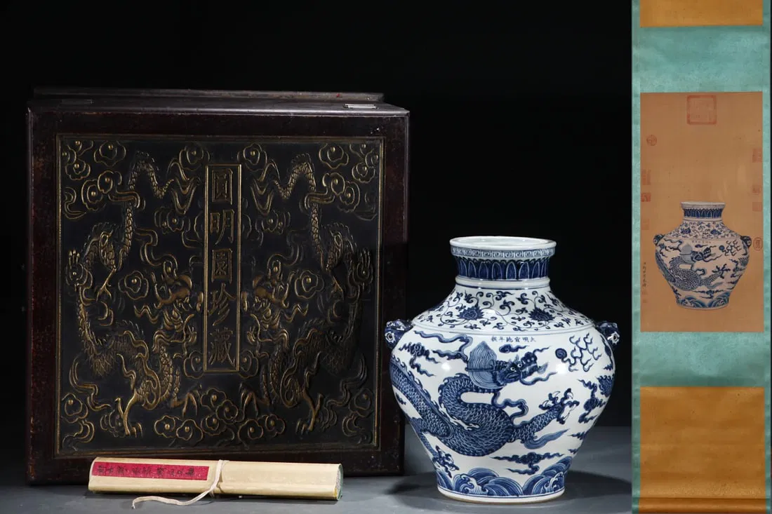 A Rare Blue and White Auspicious Cloud and Dragon Pattern Beast-Ears Jar,with Chinese Vertical