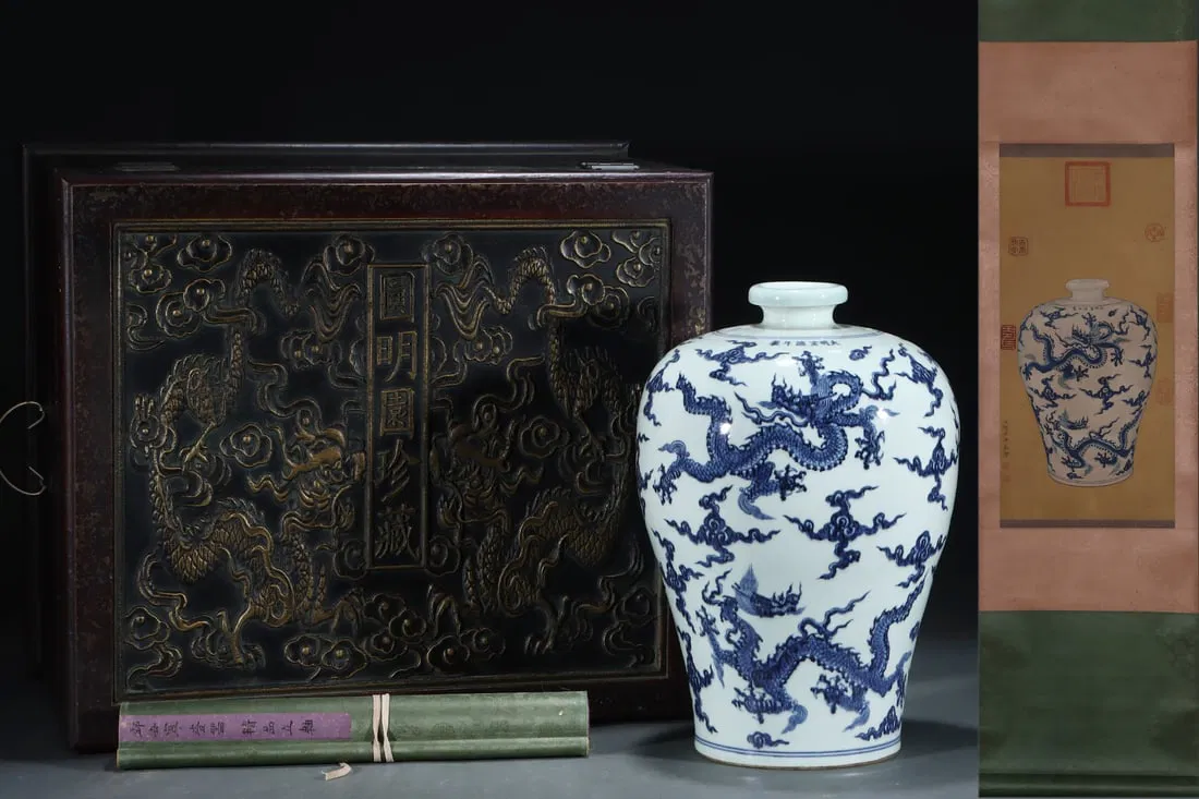 A Rare Blue and White Auspicious Cloud and Dragon Pattern Vase,With Vertical Scroll Painting on Silk