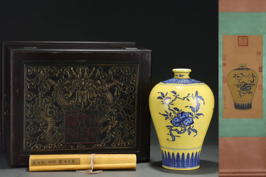 A Rare Blue and White Yellow Ground Melon and Fruit Pattern Vase,With Vertical Scroll Painting on