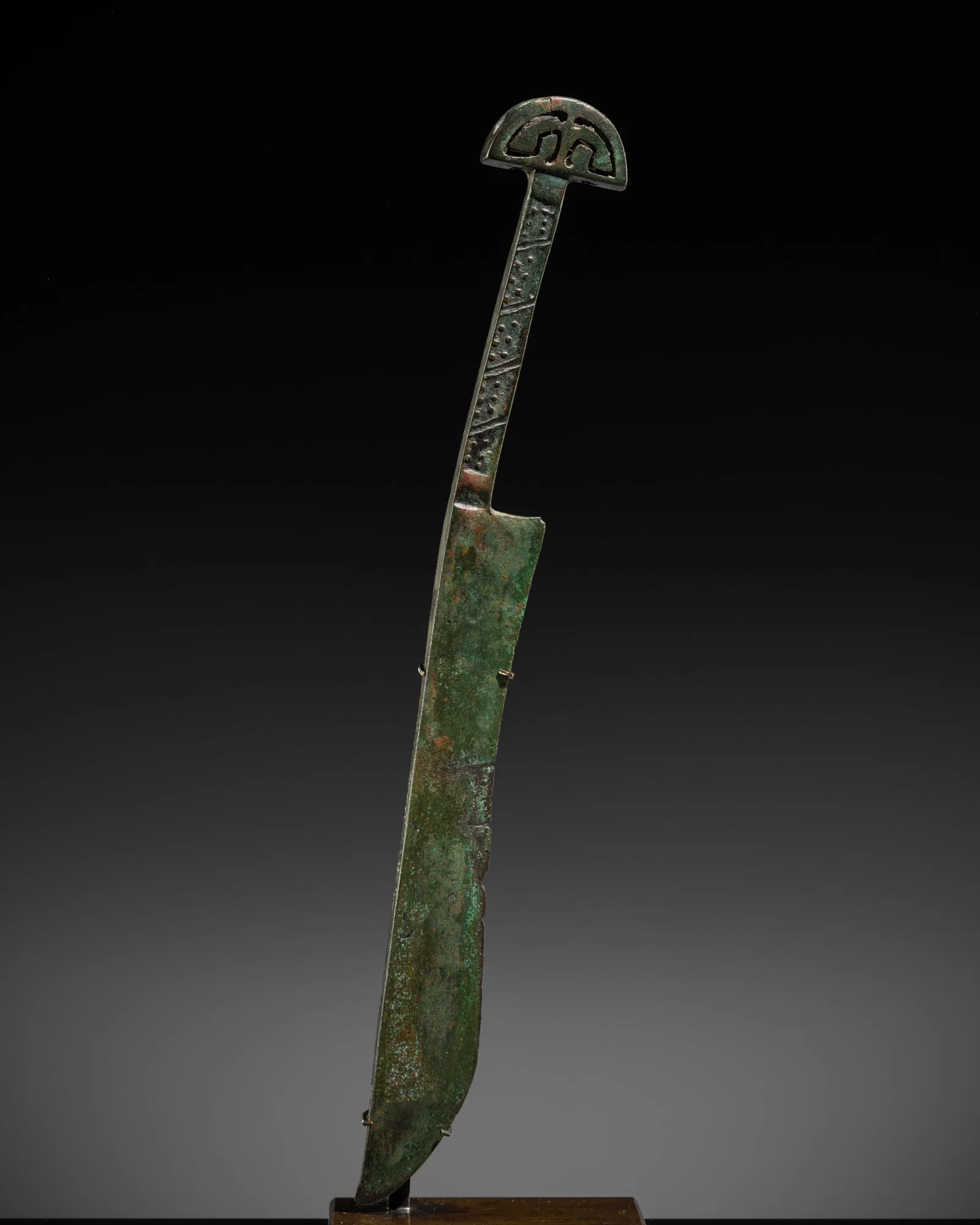 A RARE BRONZE KNIFE, ORDOS CULTURE, 2ND CENTURY BC