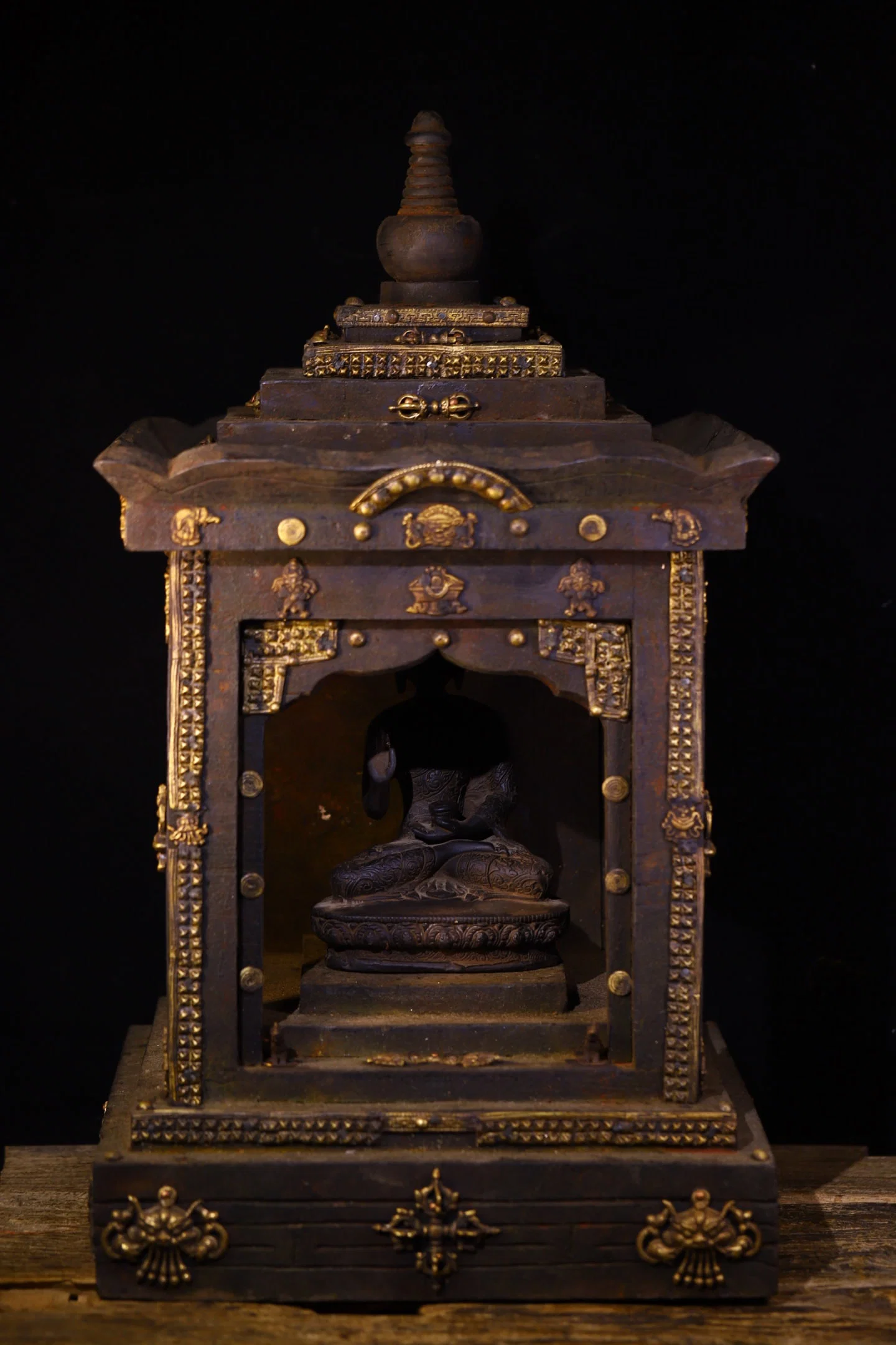 A Rare Bronze Statue of Sakyamuni Niche