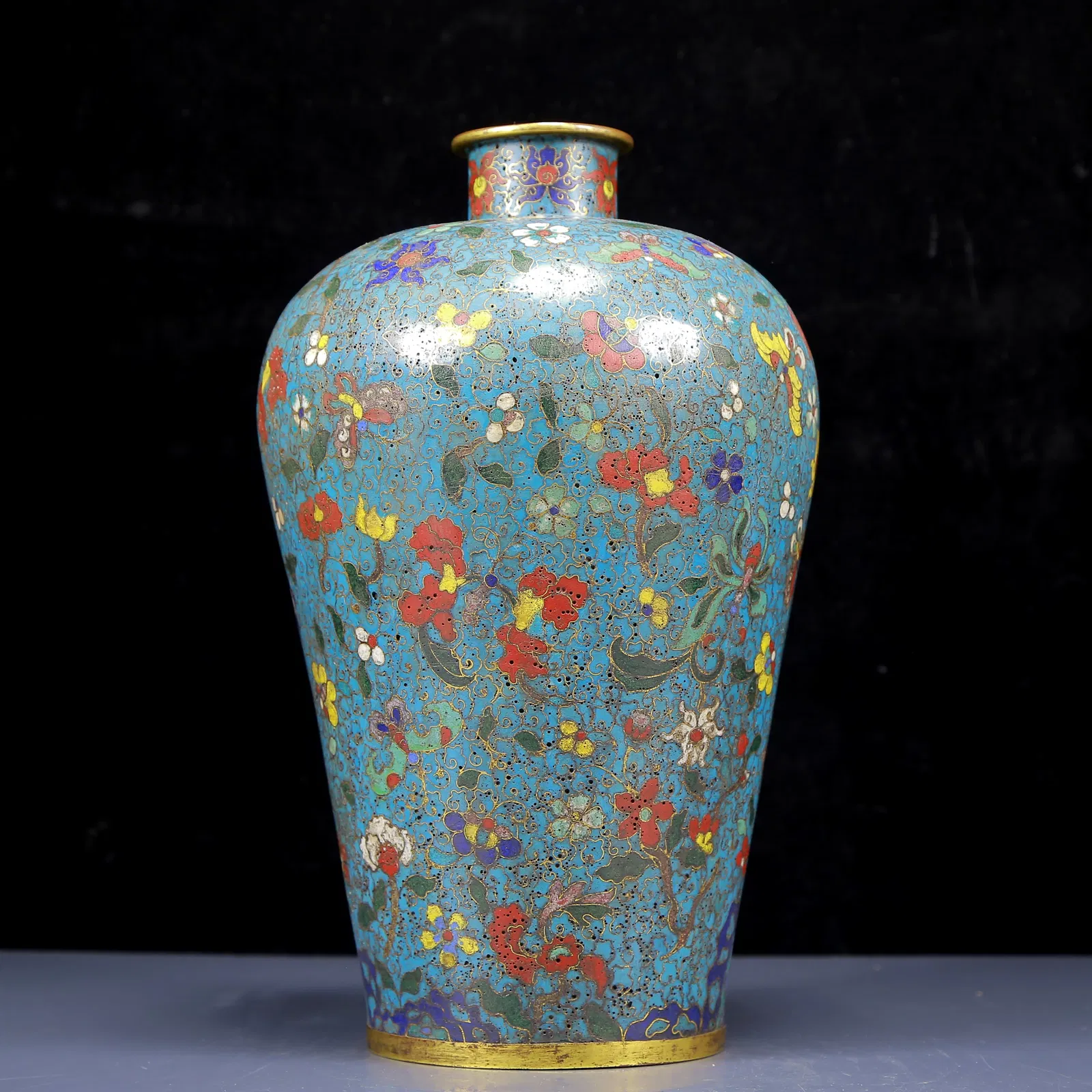 A Rare Cloisonne Flower and Butterfly Pattern Vase