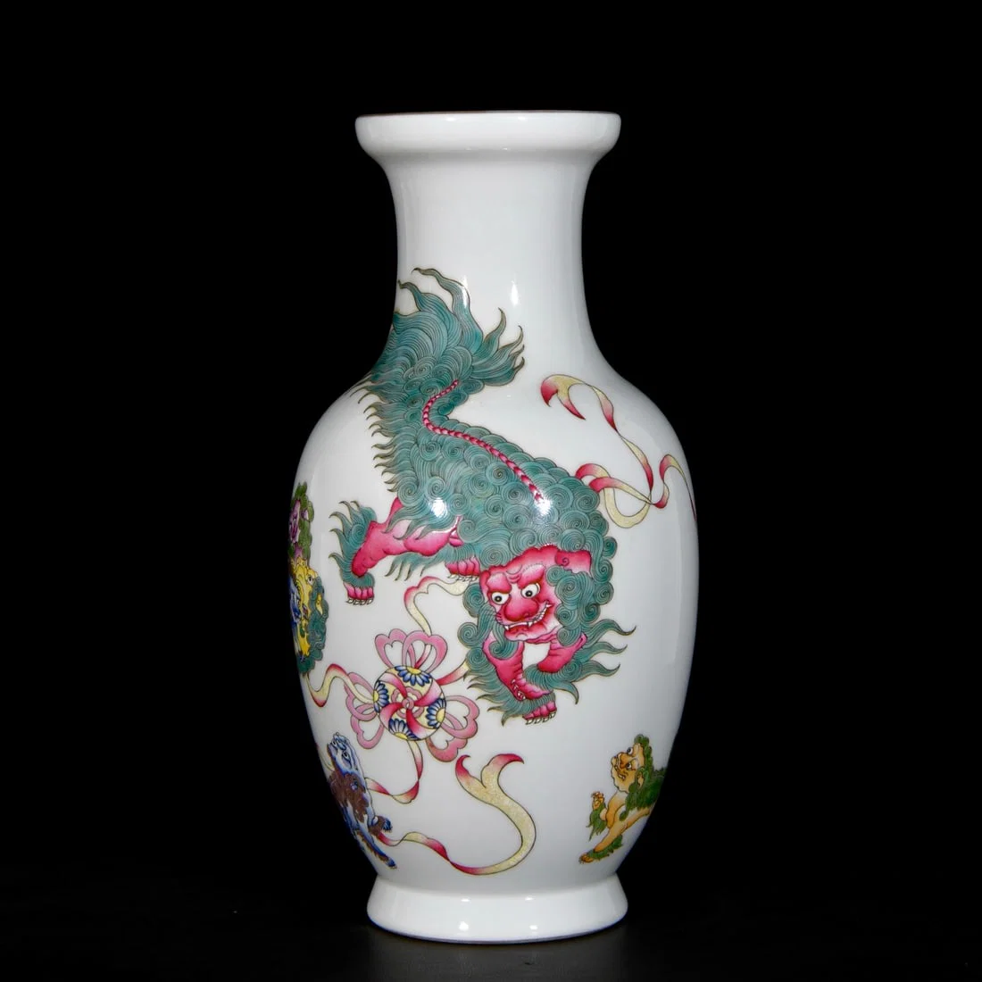 A Rare Enamel Lion Pattern Vase,With Poem