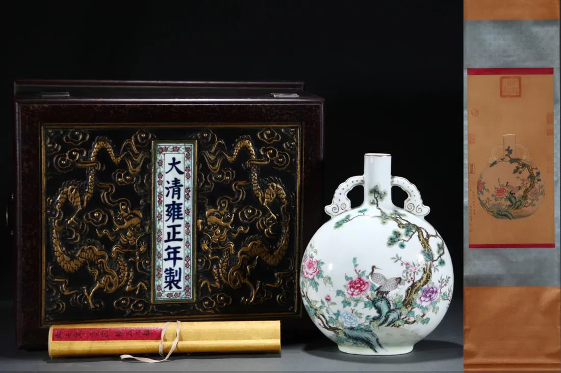 A Rare Famille-Rose Painted Gold Flower and Bird Pattern Double-Ears Vase,With Poem,With Vertical